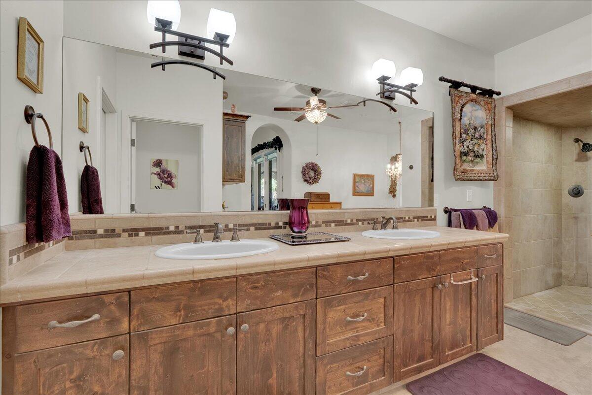 32815 Riverside Dr, Springville, CA 93265