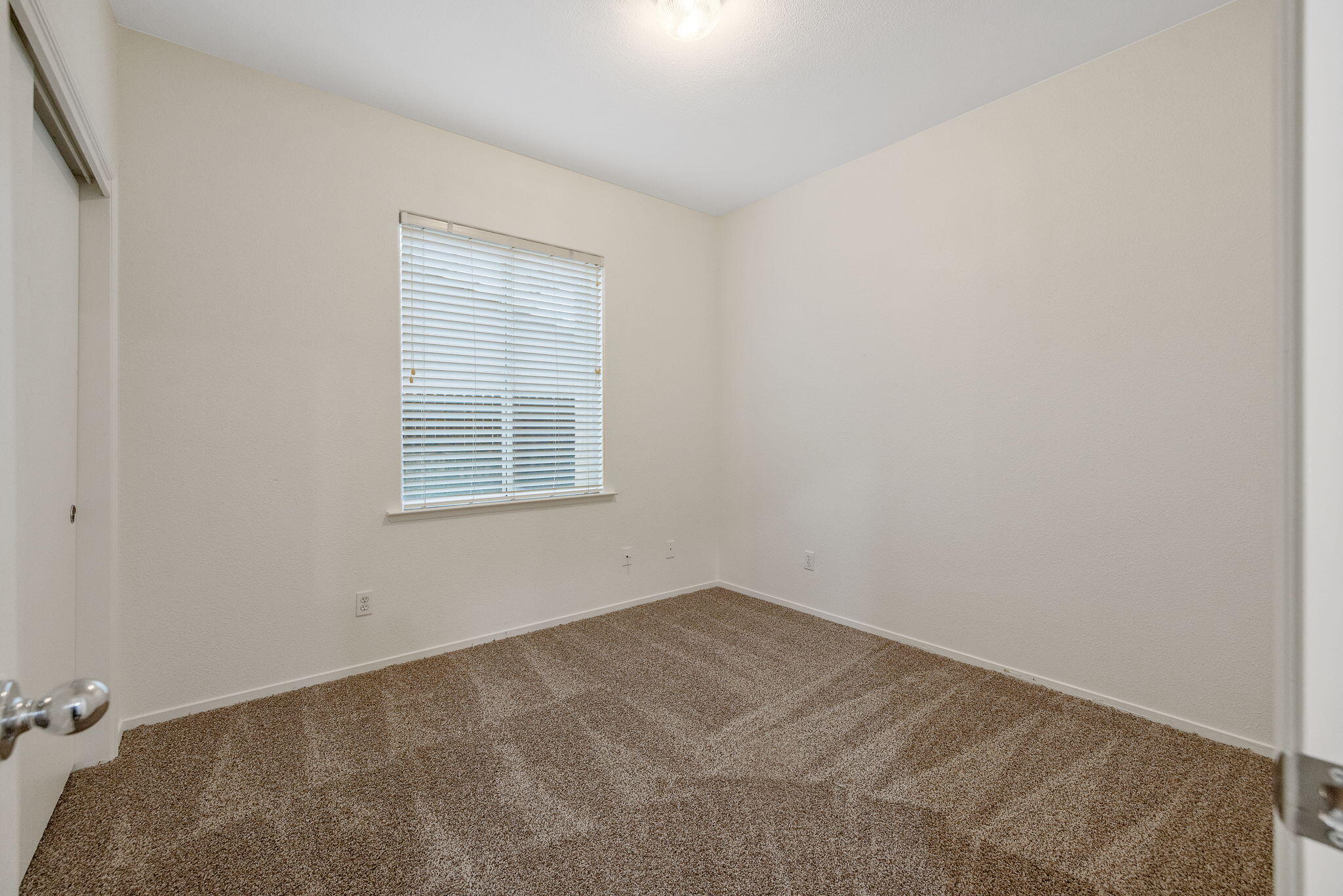 3232 N Zion Cir, Hanford, CA 93230