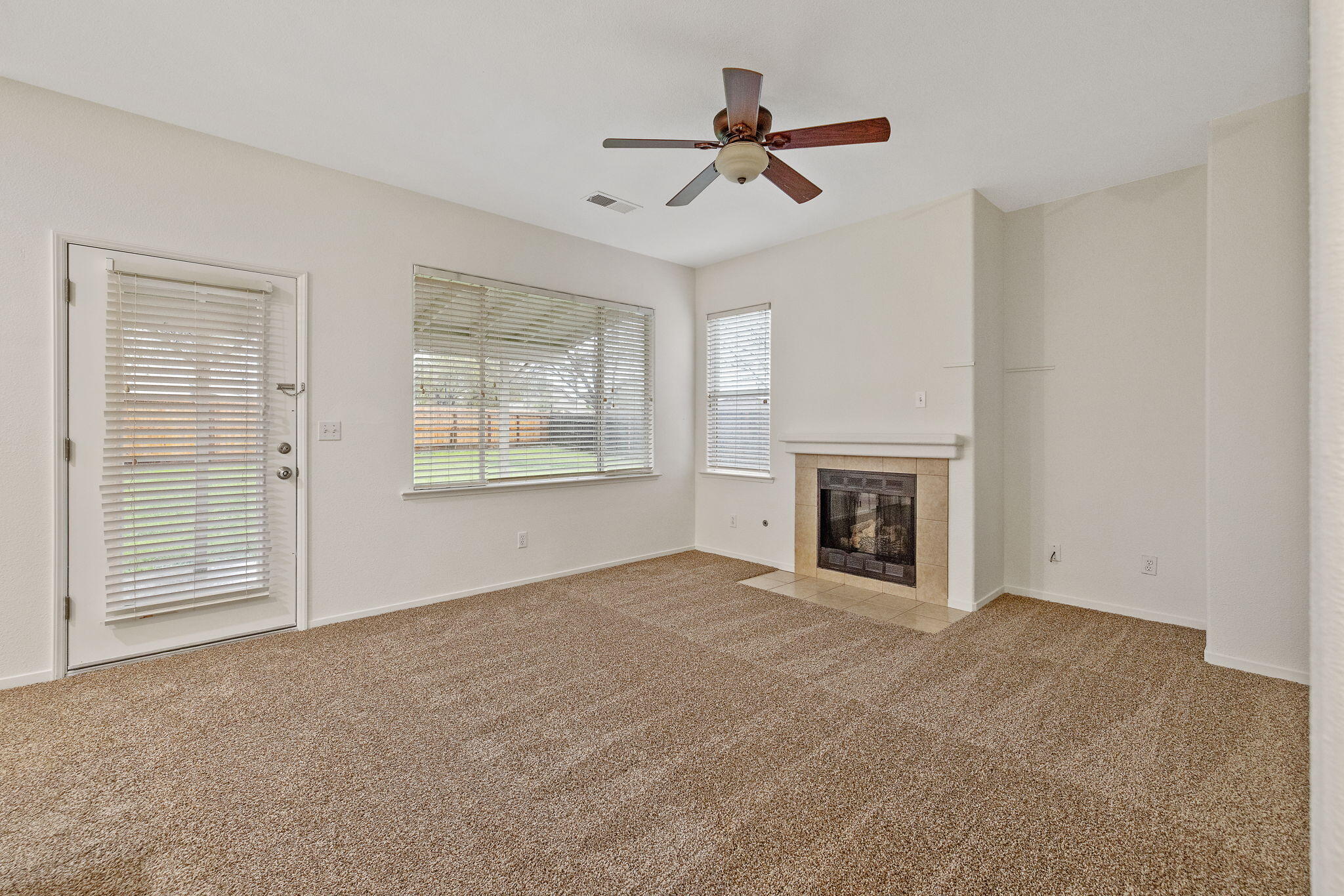 3232 N Zion Cir, Hanford, CA 93230