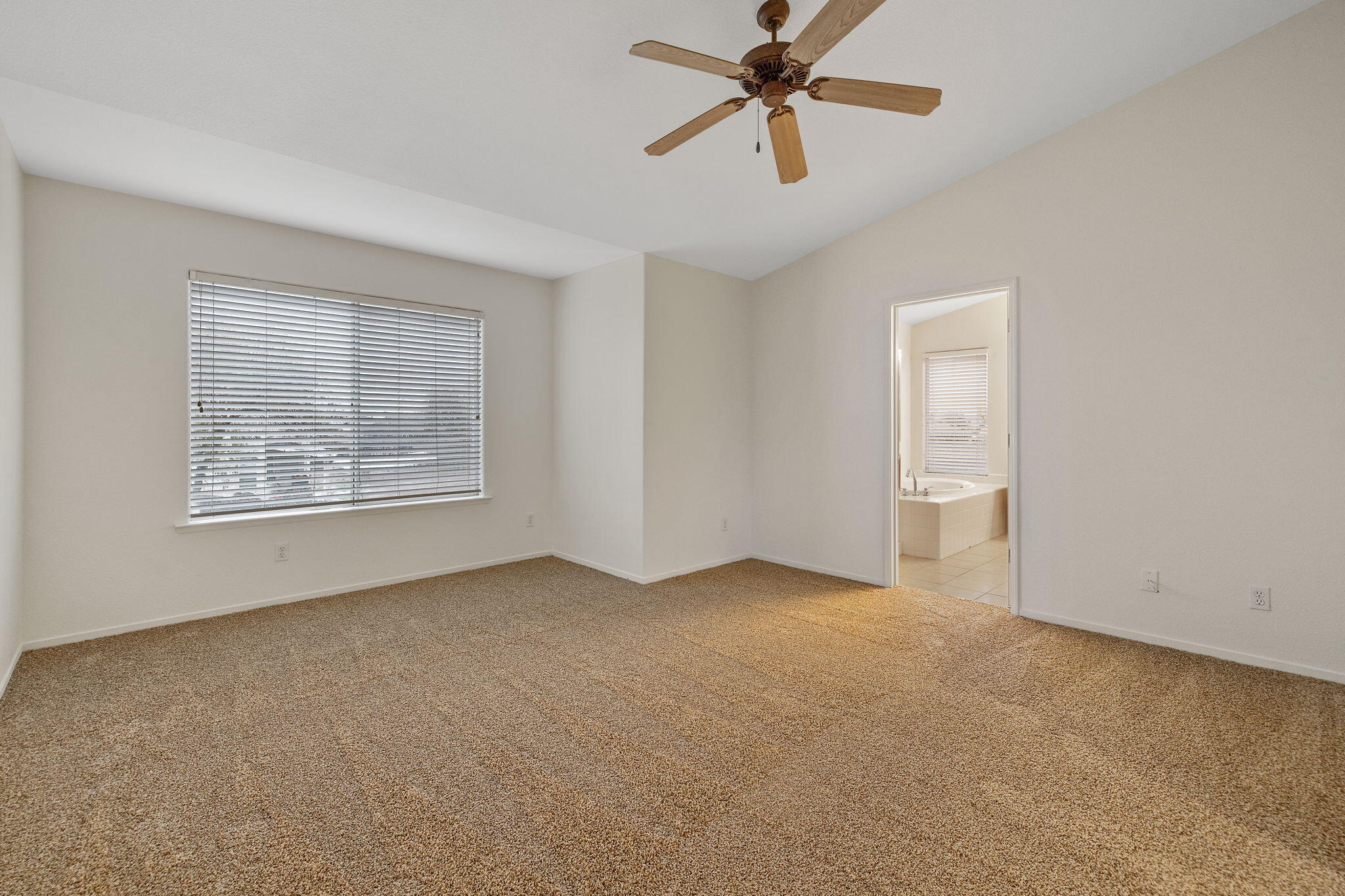 3232 N Zion Cir, Hanford, CA 93230