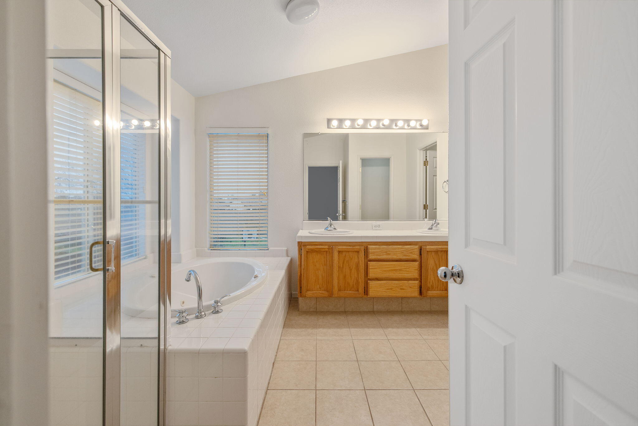 3232 N Zion Cir, Hanford, CA 93230