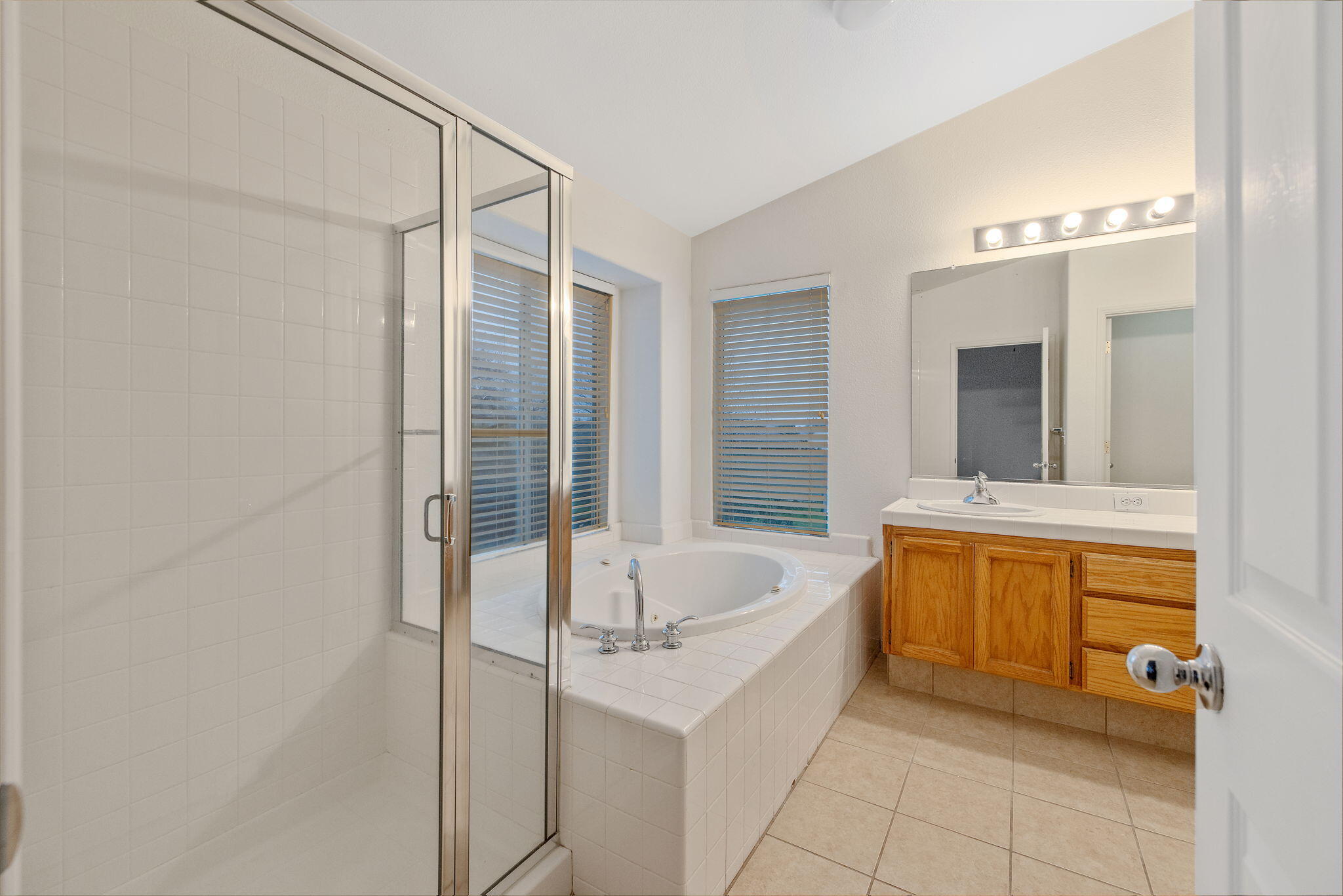 3232 N Zion Cir, Hanford, CA 93230