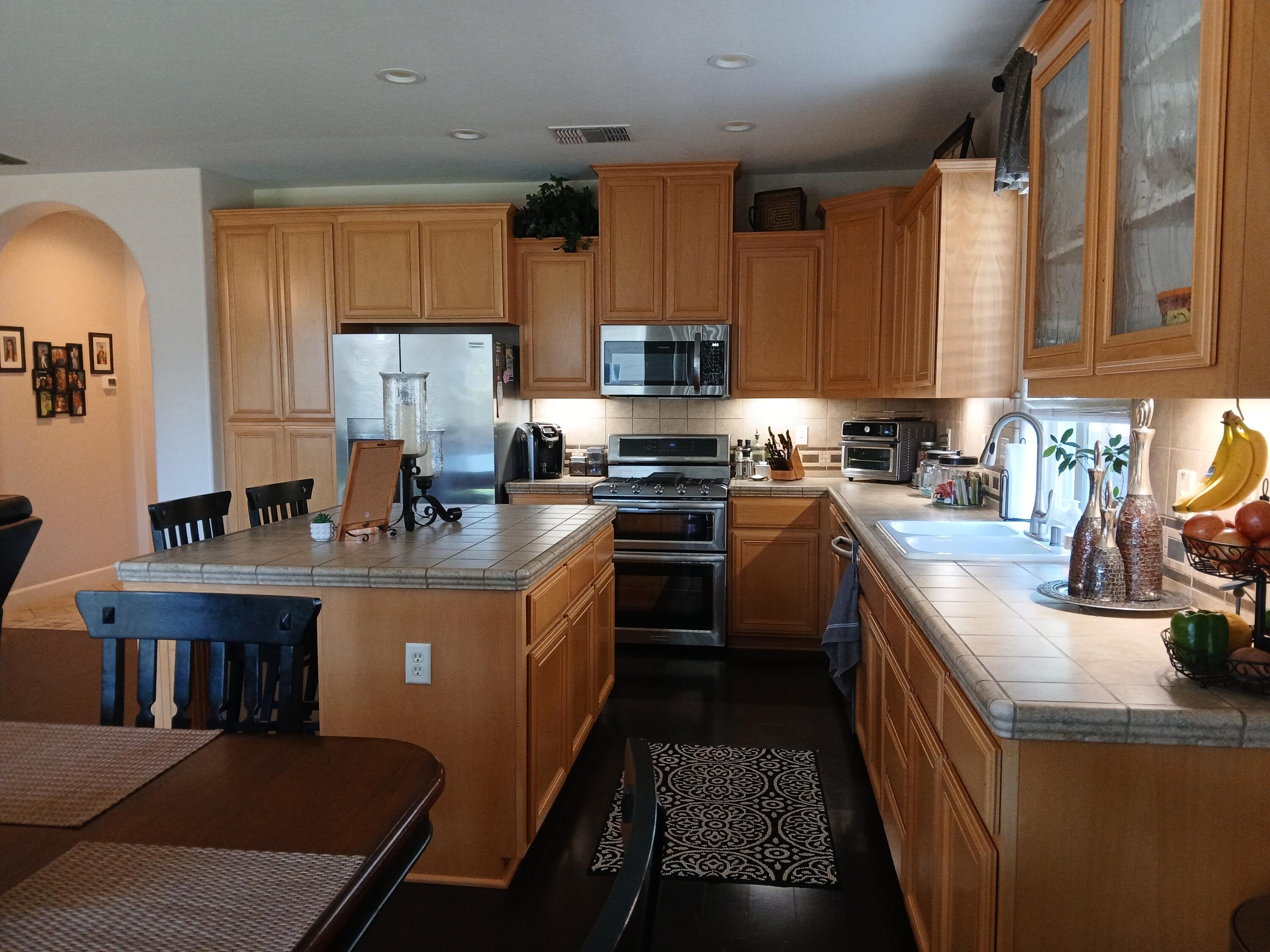 3827 E Harter Ct, Visalia, CA 93292