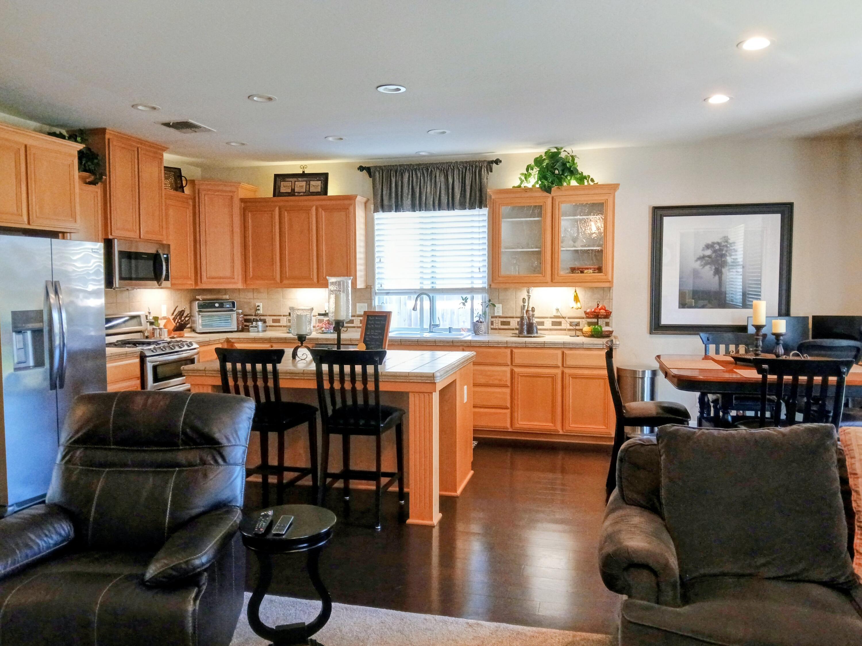 3827 E Harter Ct, Visalia, CA 93292