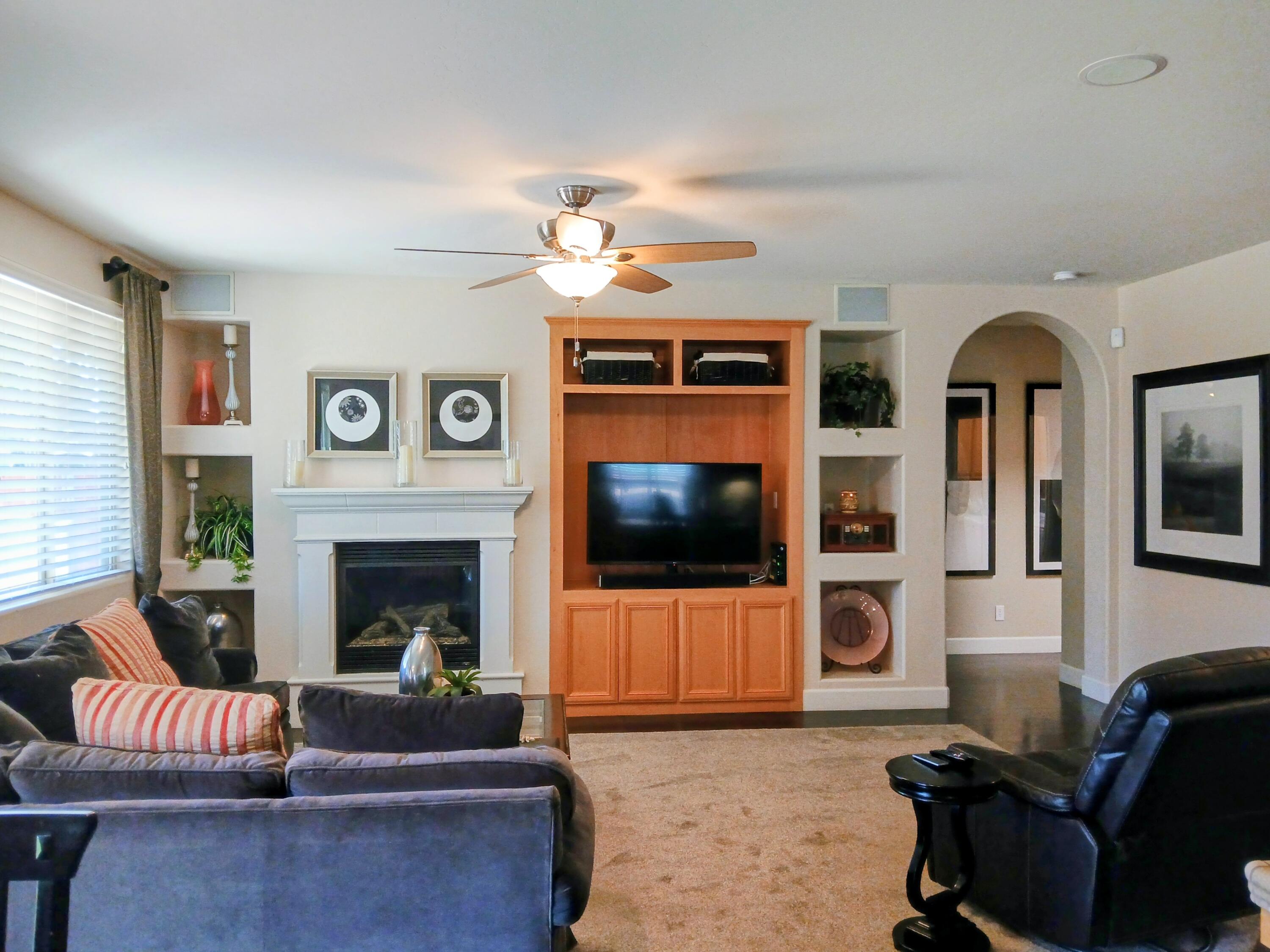 3827 E Harter Ct, Visalia, CA 93292