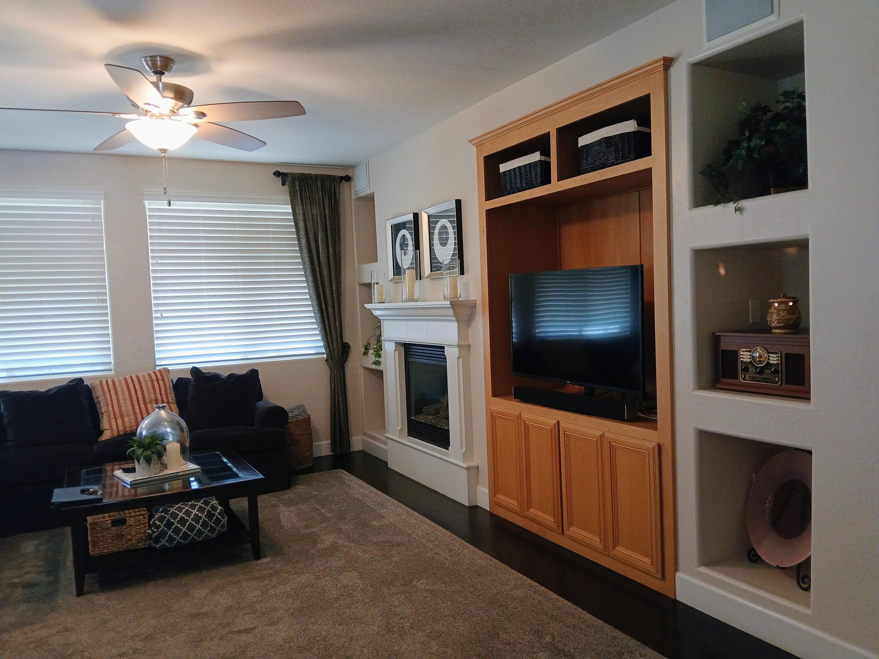 3827 E Harter Ct, Visalia, CA 93292