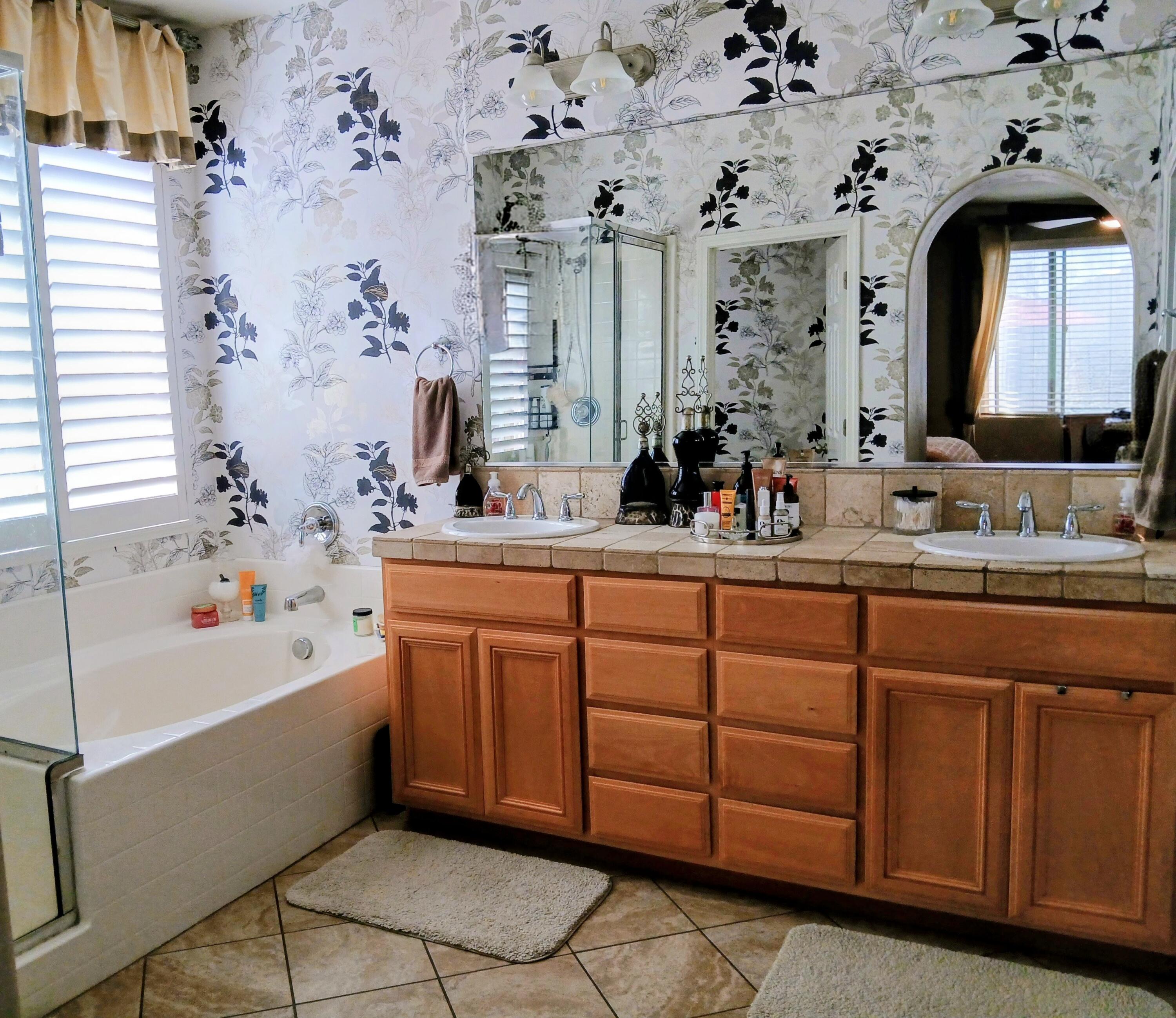 3827 E Harter Ct, Visalia, CA 93292