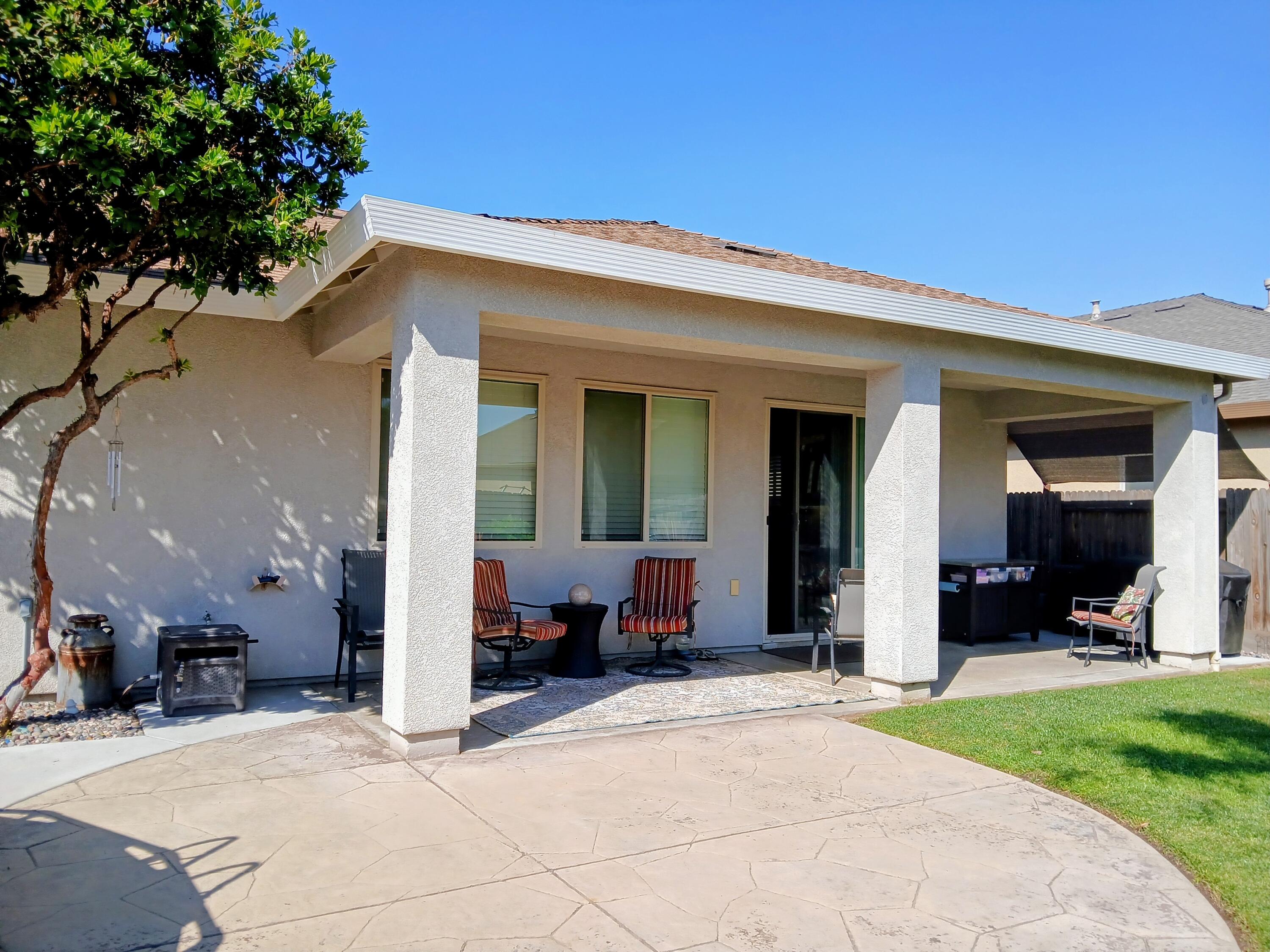 3827 E Harter Ct, Visalia, CA 93292