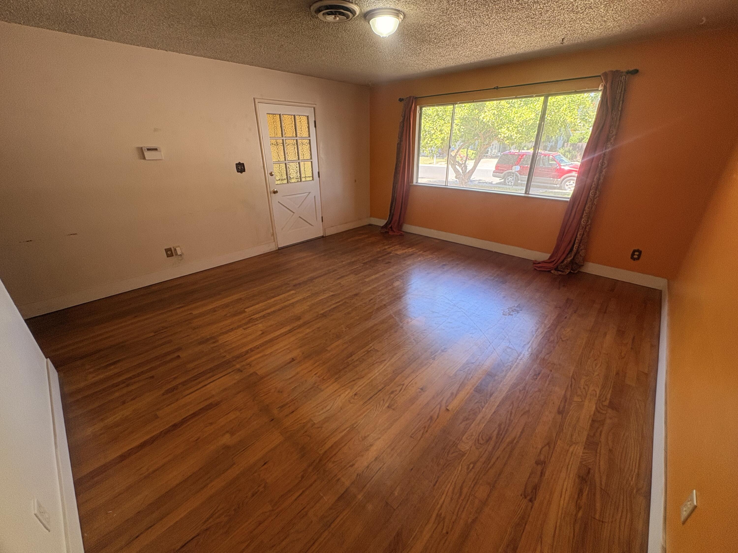 1515 W Cambridge Ave, Visalia, CA 93277