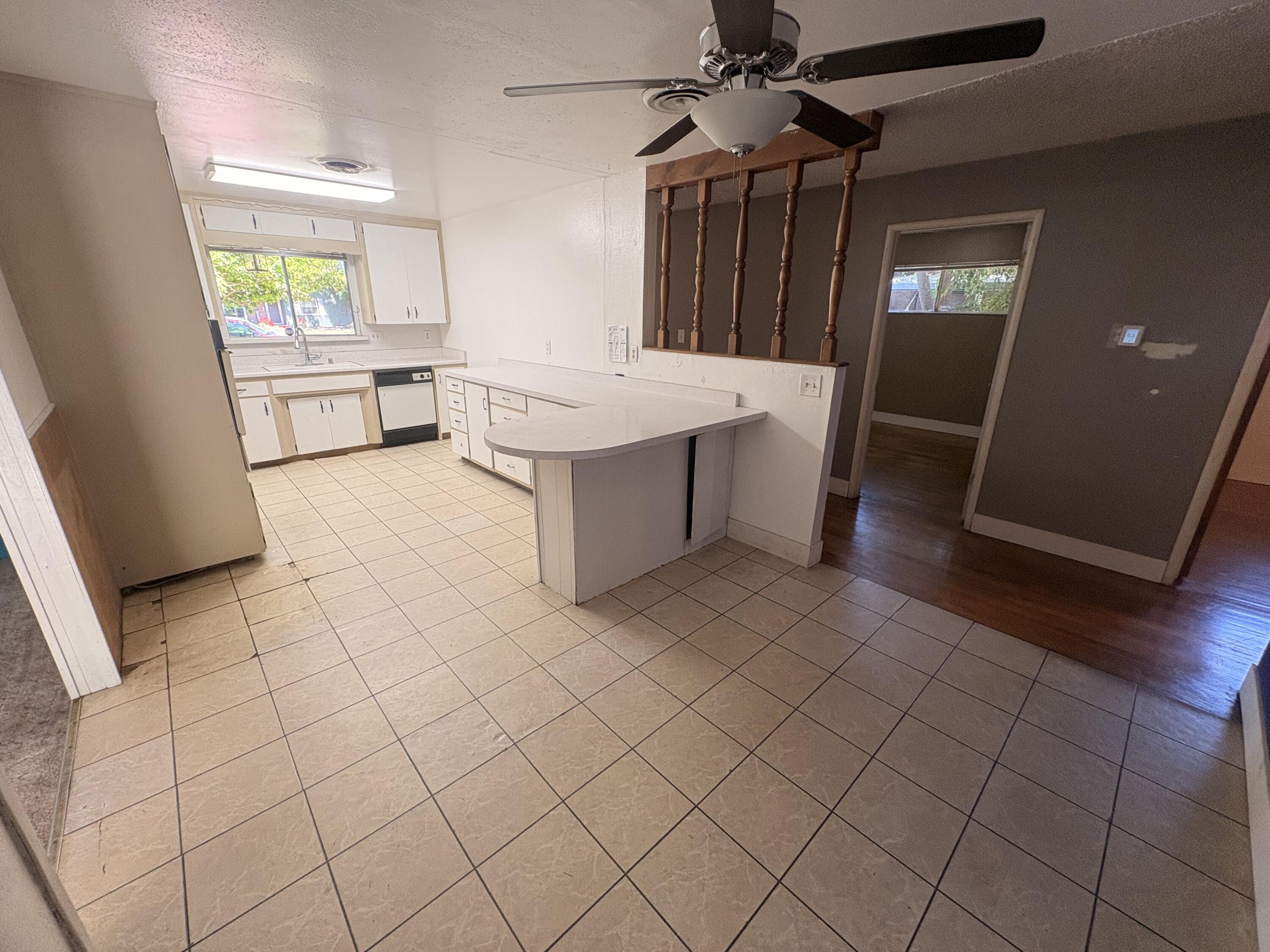 1515 W Cambridge Ave, Visalia, CA 93277