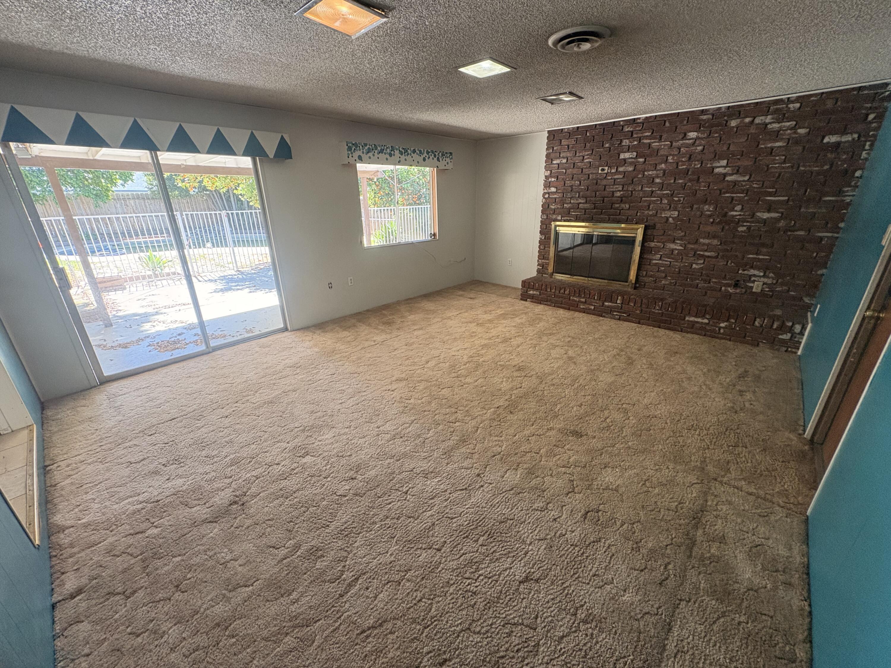 1515 W Cambridge Ave, Visalia, CA 93277