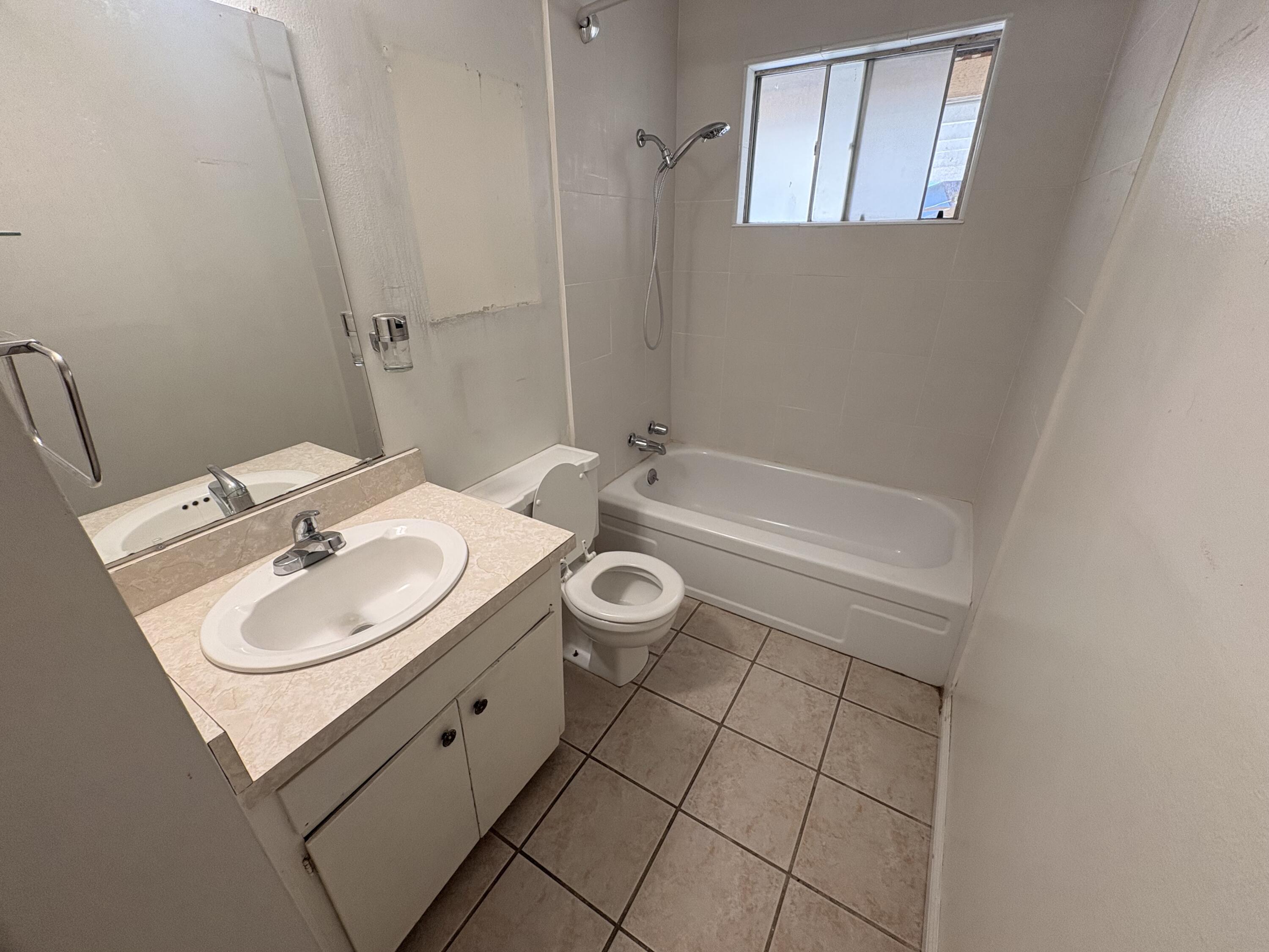 1515 W Cambridge Ave, Visalia, CA 93277