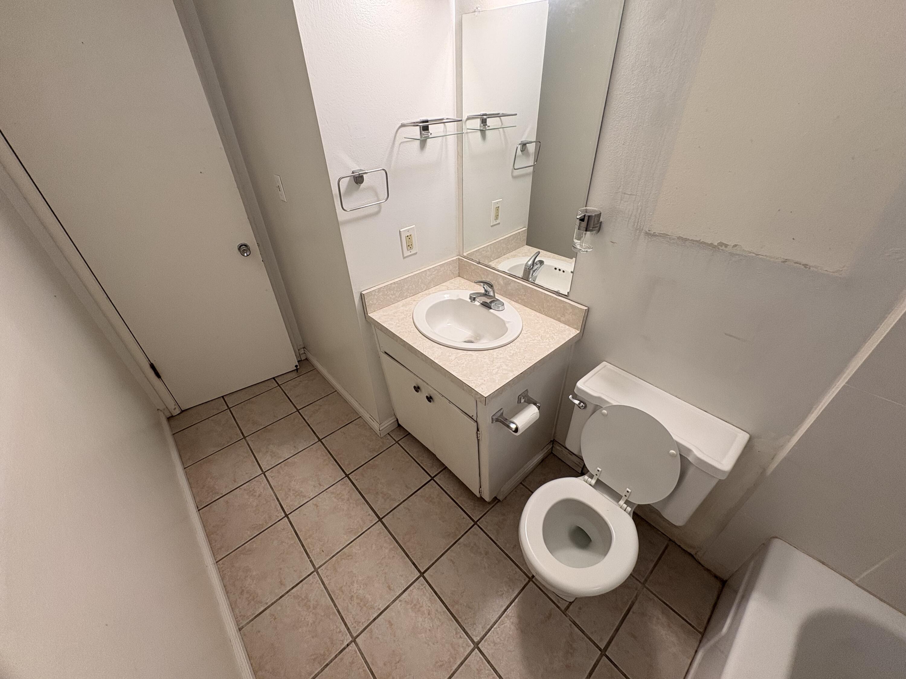 1515 W Cambridge Ave, Visalia, CA 93277