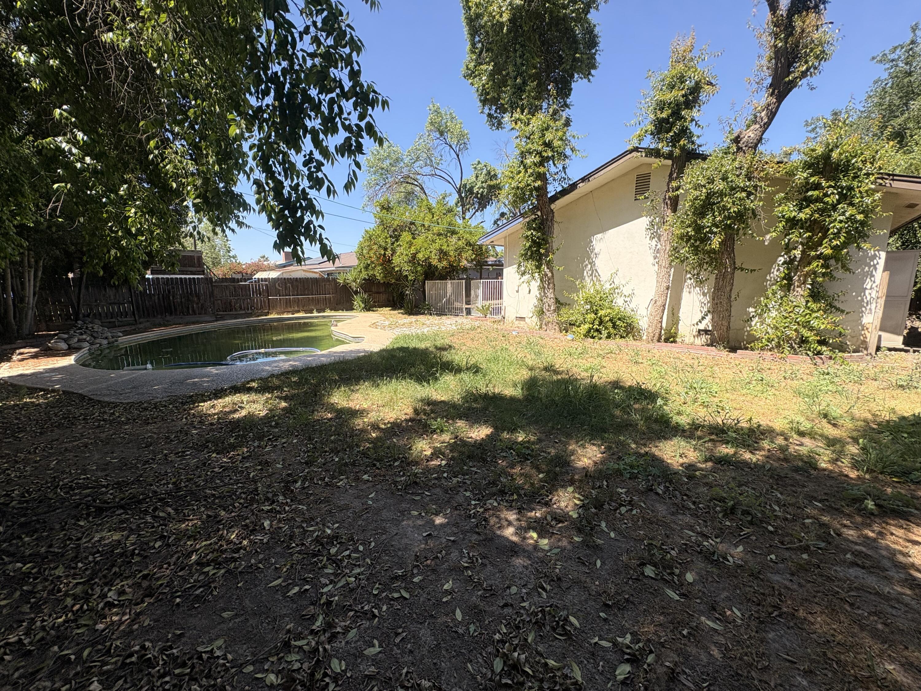 1515 W Cambridge Ave, Visalia, CA 93277