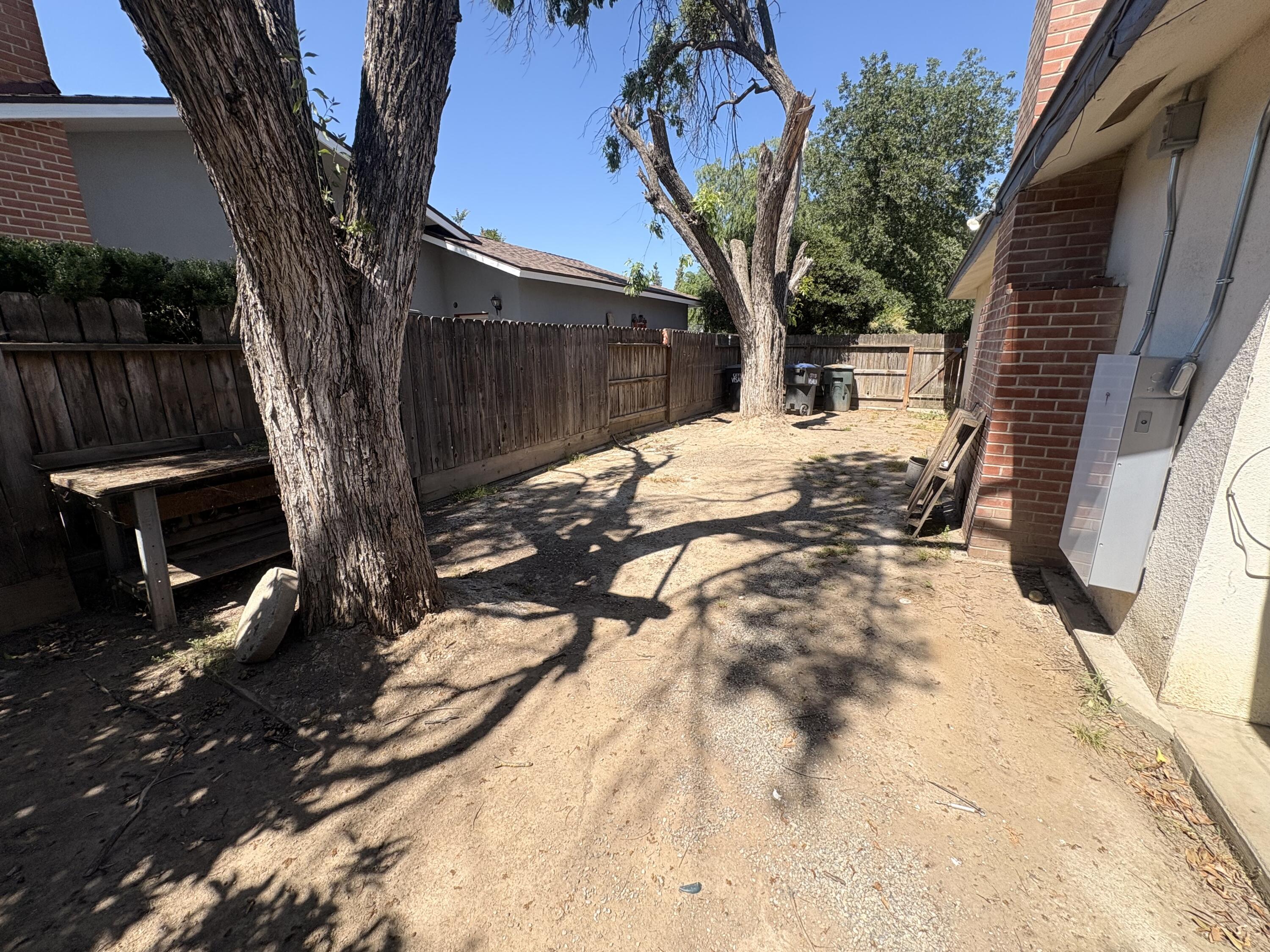 1515 W Cambridge Ave, Visalia, CA 93277