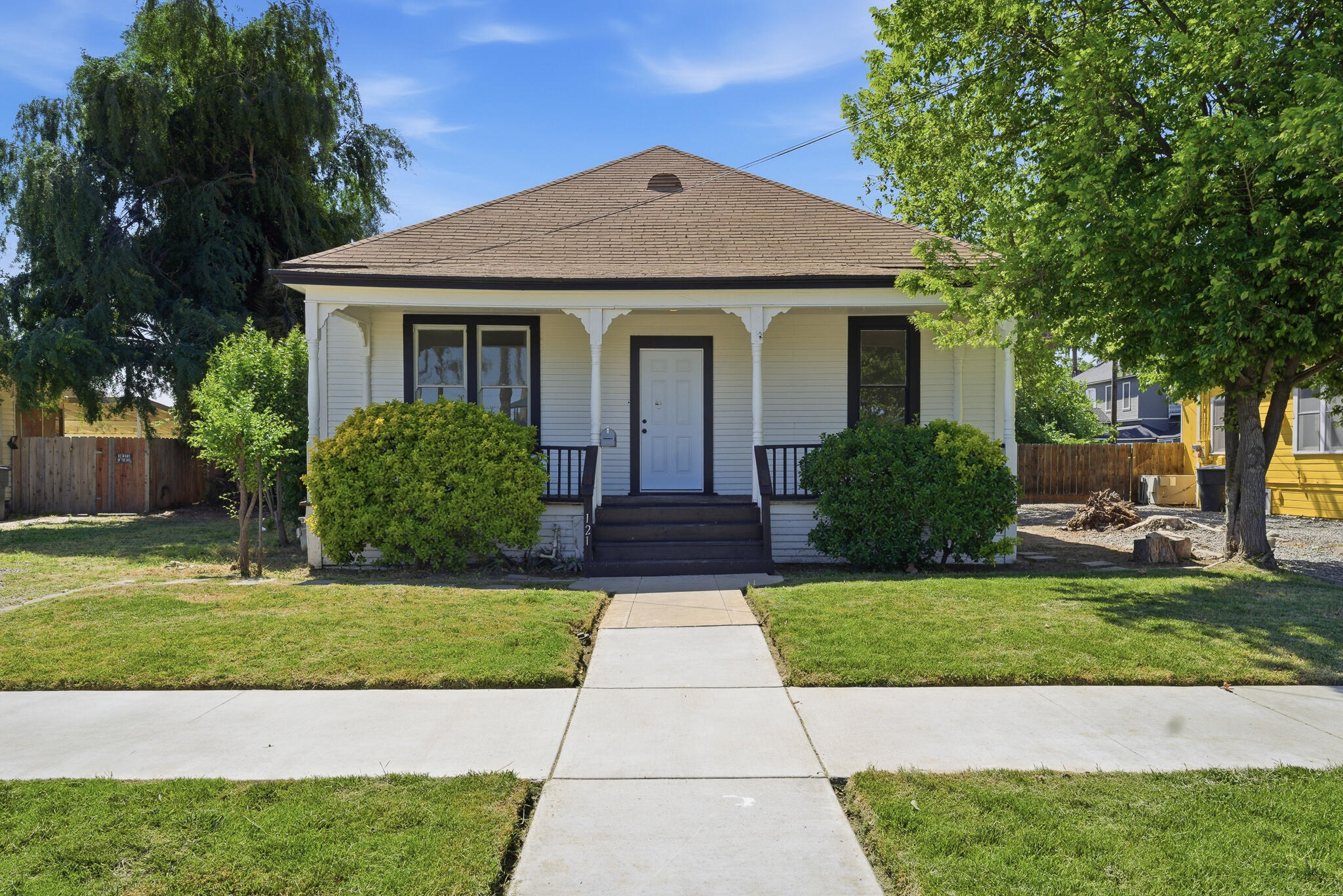 121 E Elm St, Hanford, CA 93230