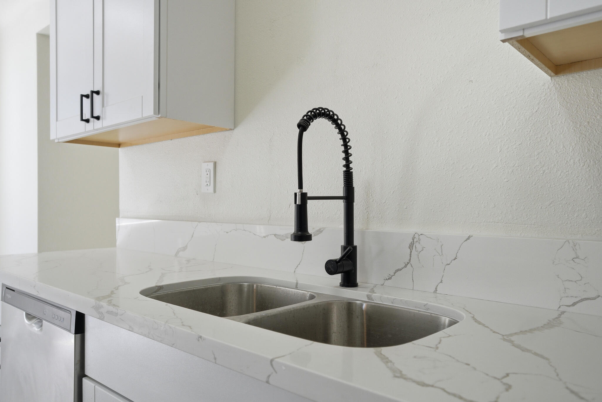 121 E Elm St, Hanford, CA 93230