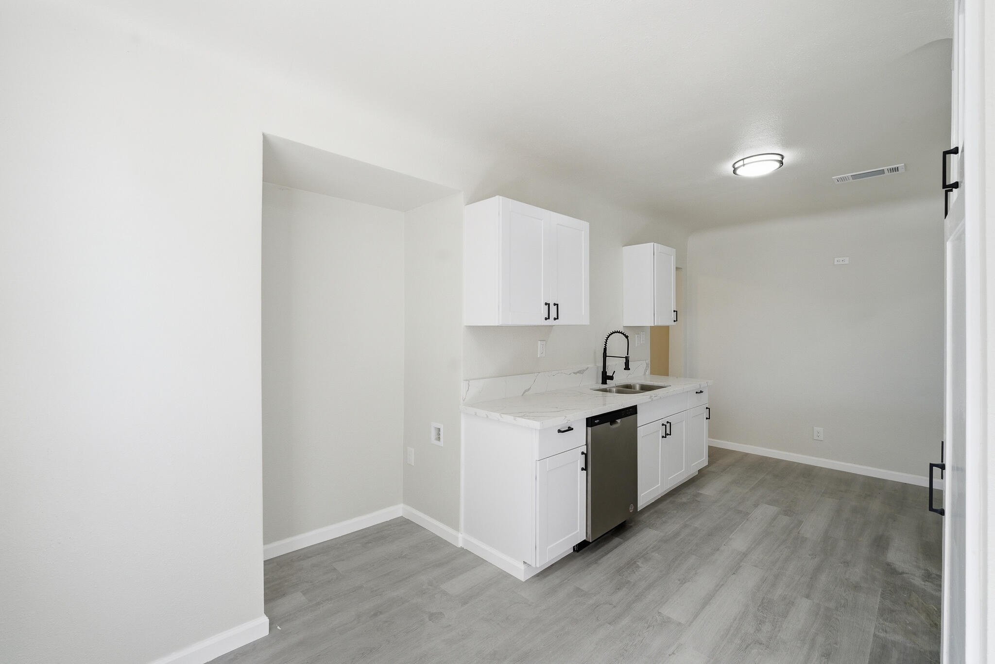 121 E Elm St, Hanford, CA 93230