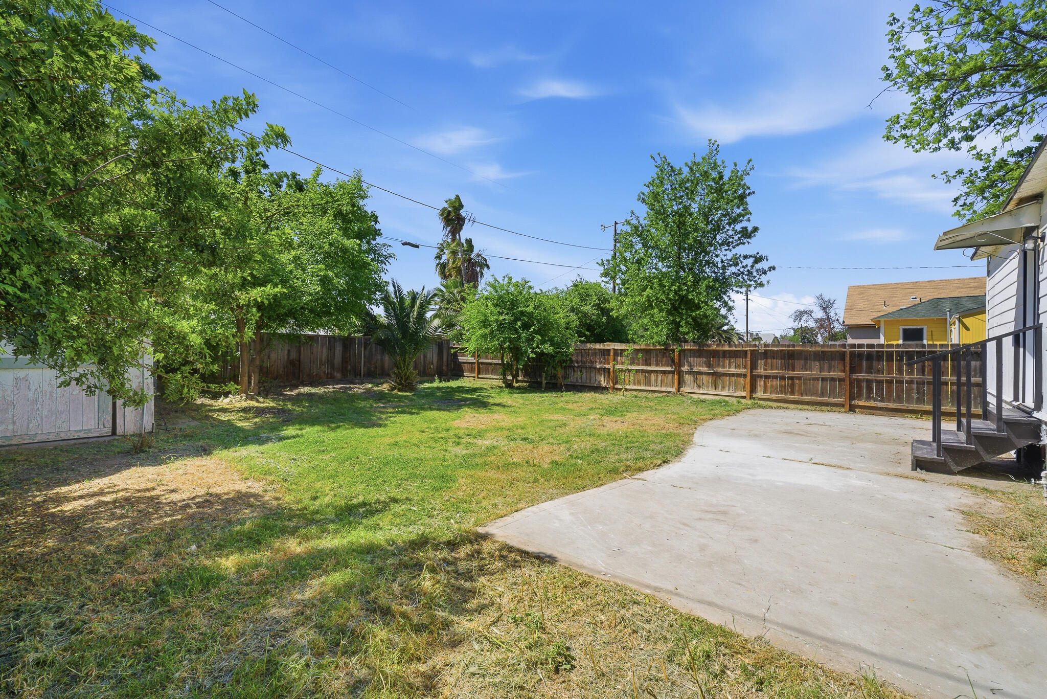 121 E Elm St, Hanford, CA 93230