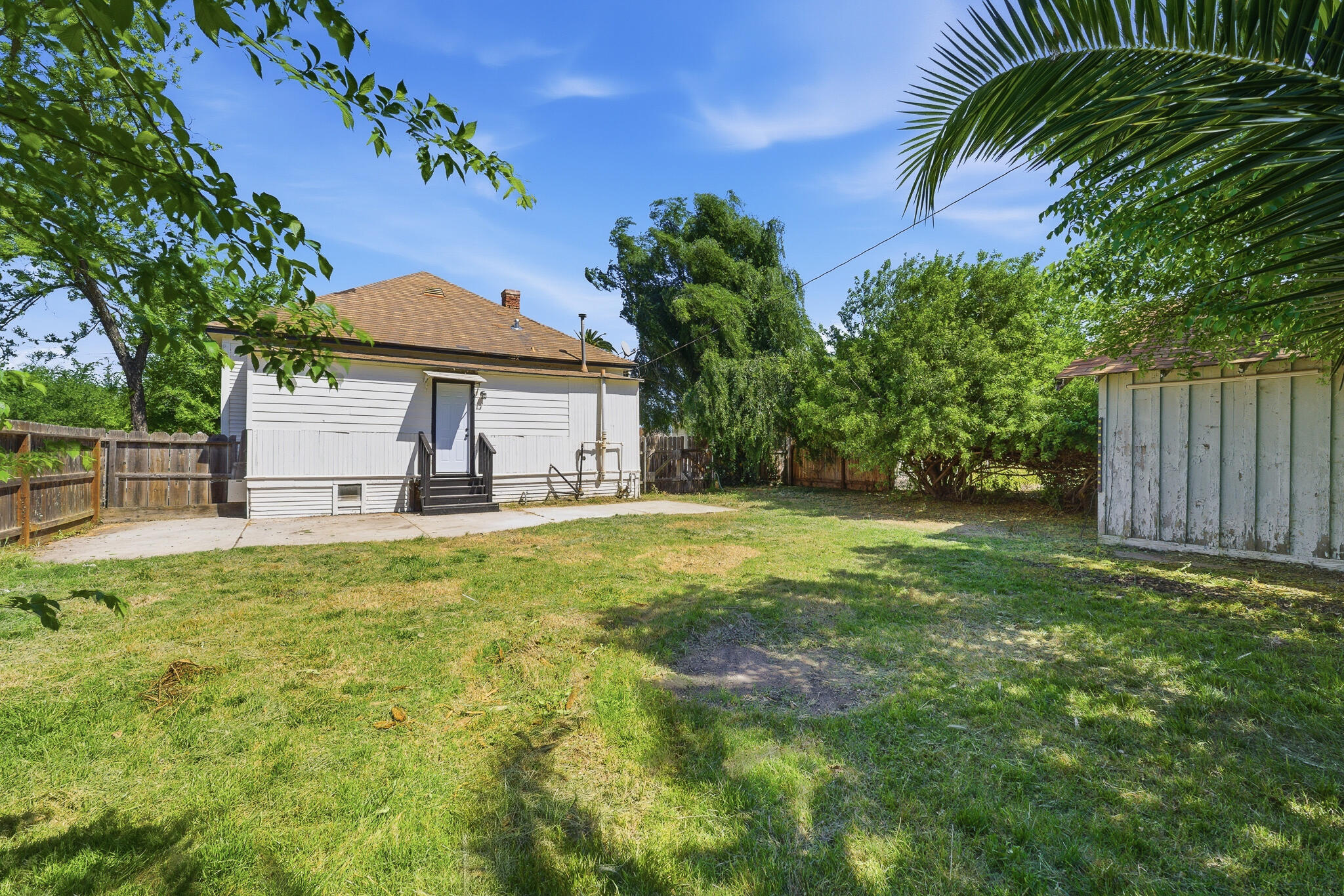 121 E Elm St, Hanford, CA 93230