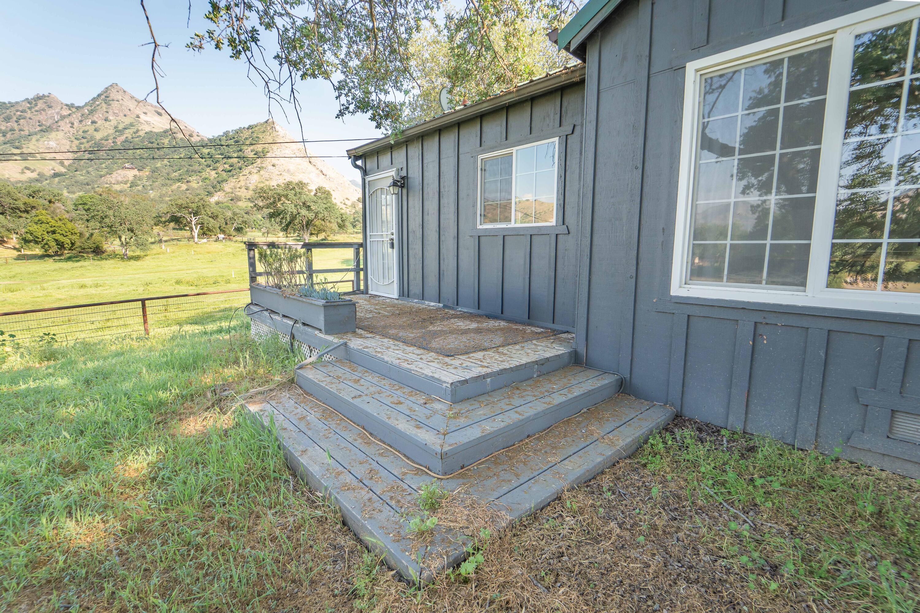 40716 Old Three Rivers Rd, Three Rivers, CA 93271