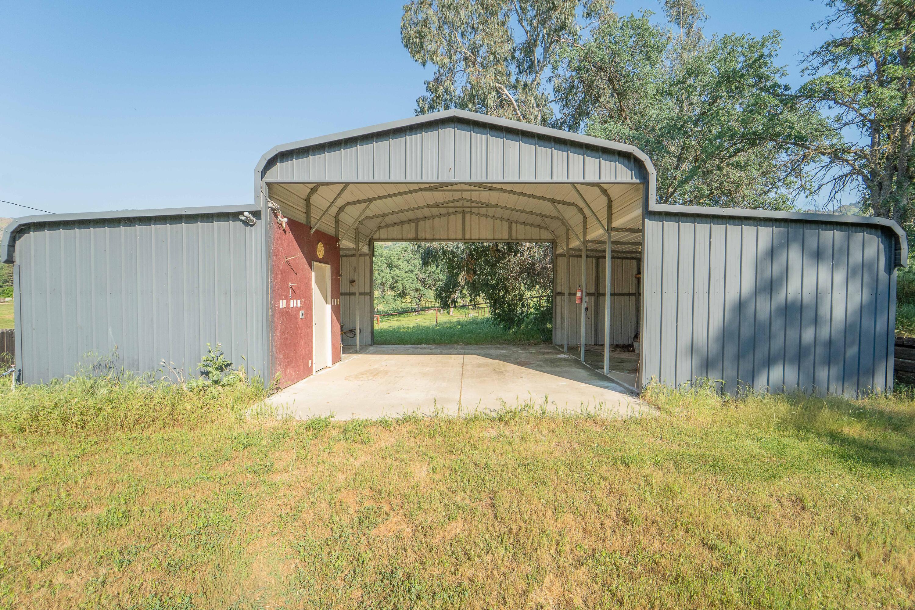 40716 Old Three Rivers Rd, Three Rivers, CA 93271