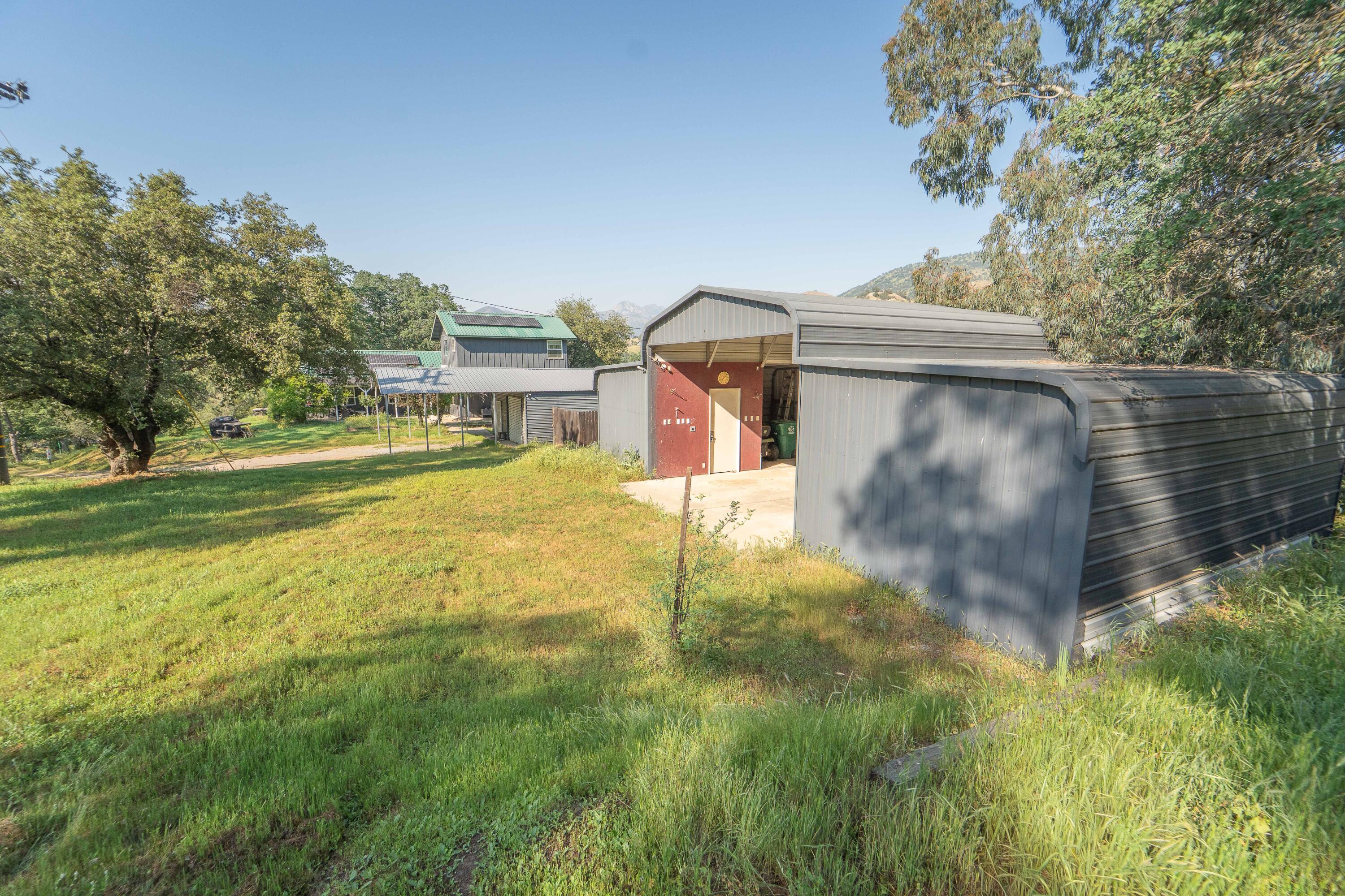 40716 Old Three Rivers Rd, Three Rivers, CA 93271