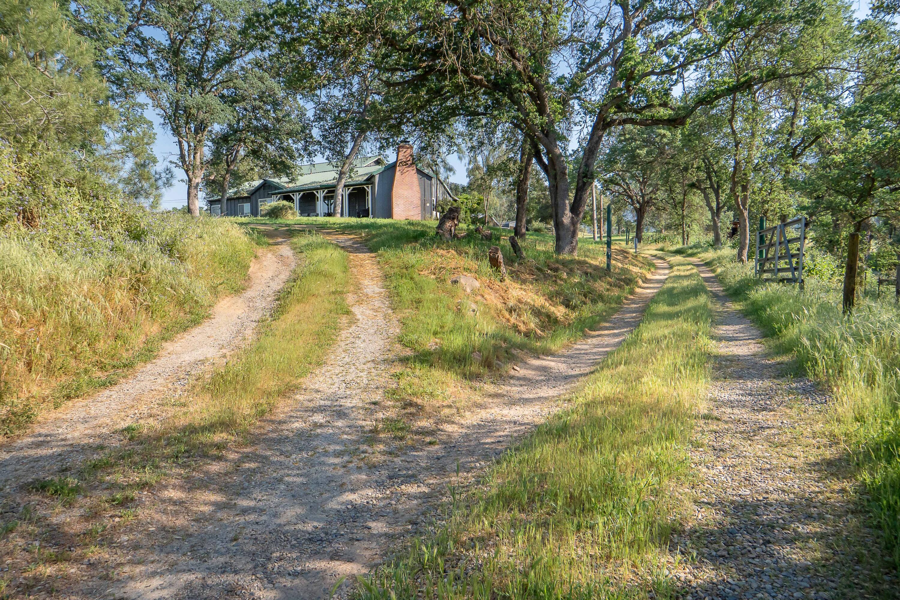 40716 Old Three Rivers Rd, Three Rivers, CA 93271