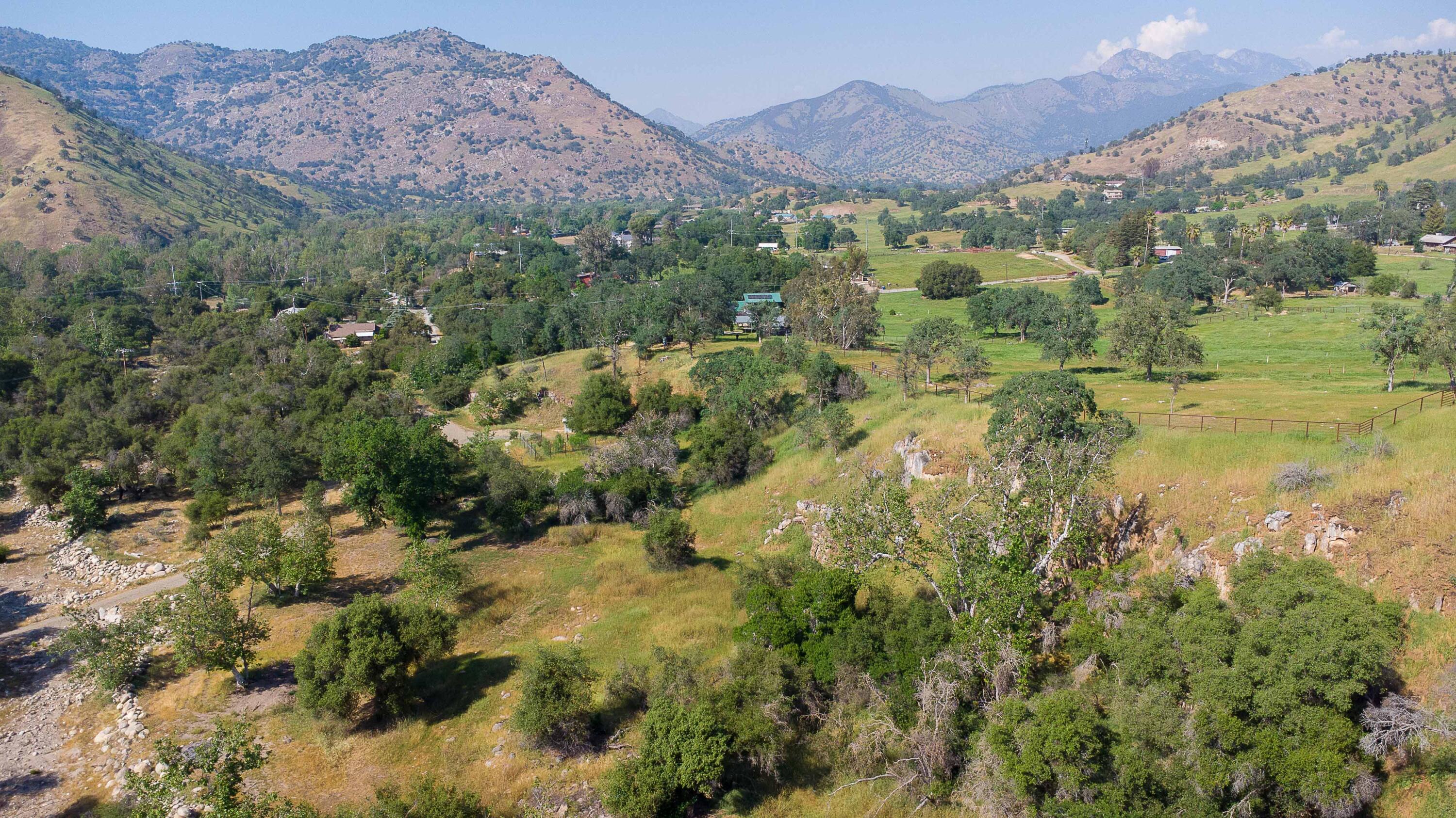 40716 Old Three Rivers Rd, Three Rivers, CA 93271