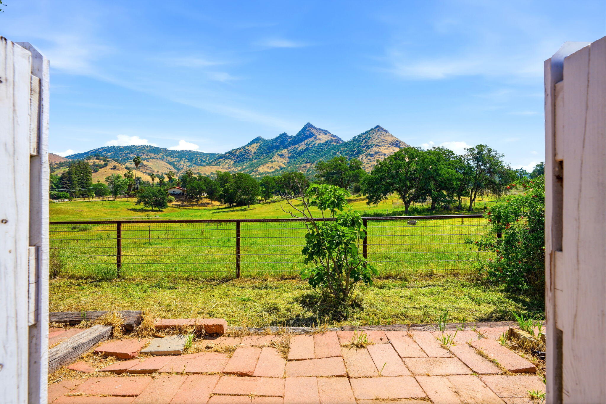 40716 Old Three Rivers Rd, Three Rivers, CA 93271