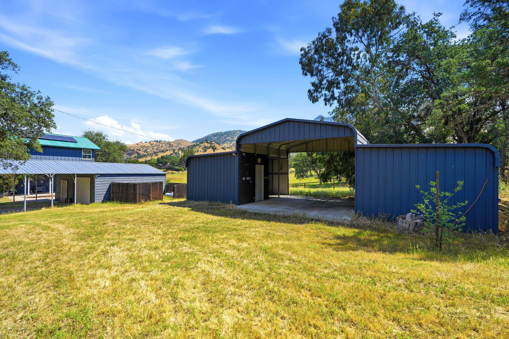 40716 Old Three Rivers Rd, Three Rivers, CA 93271