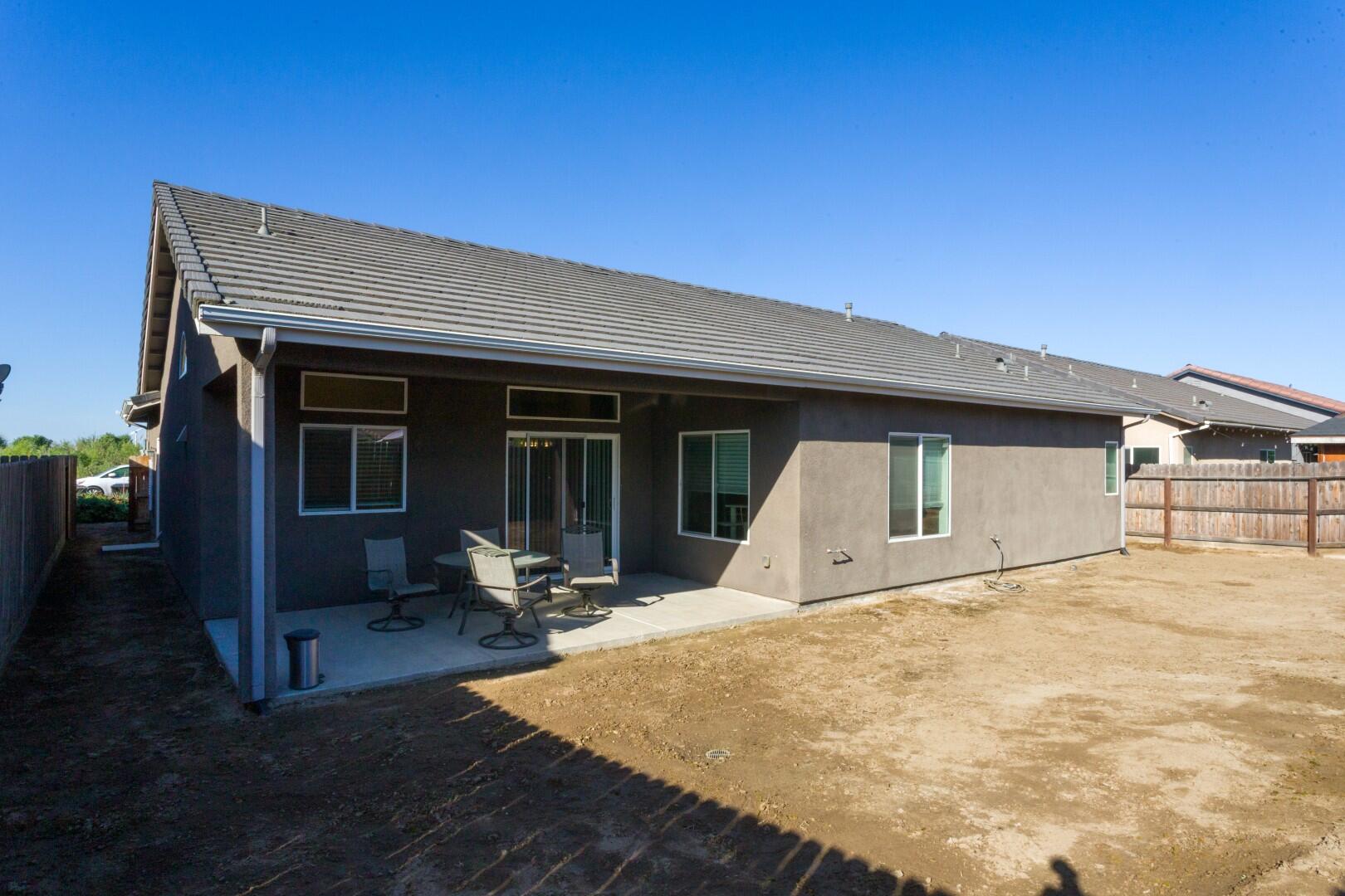 2138 W River Springs Ave, Porterville, CA 93257