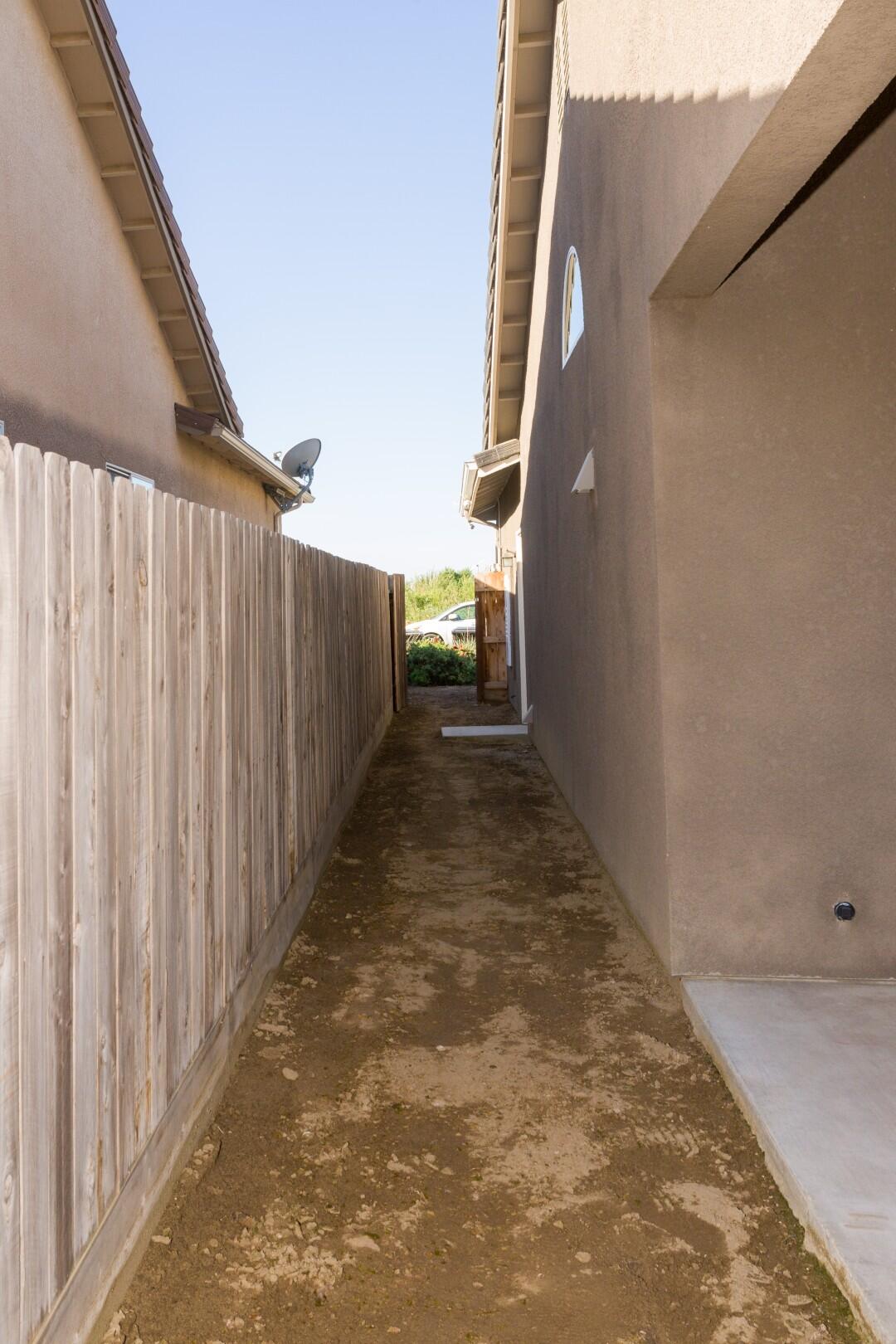 2138 W River Springs Ave, Porterville, CA 93257