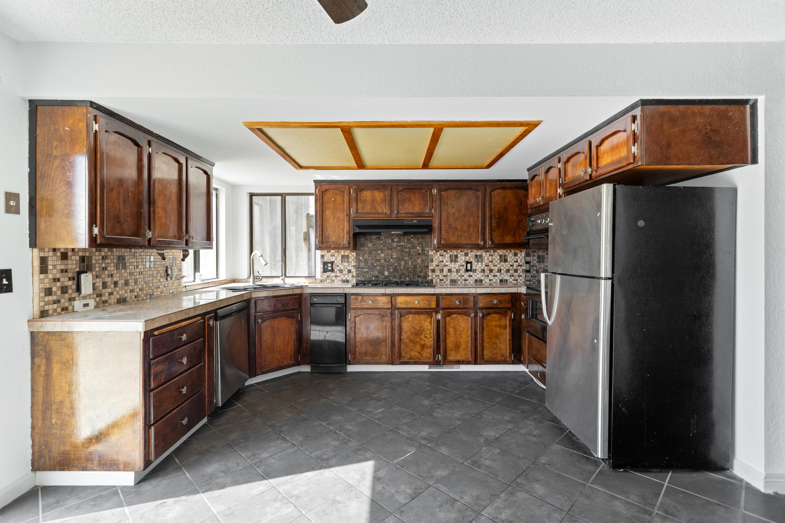 91 Heatherwood Ct, Porterville, CA 93257