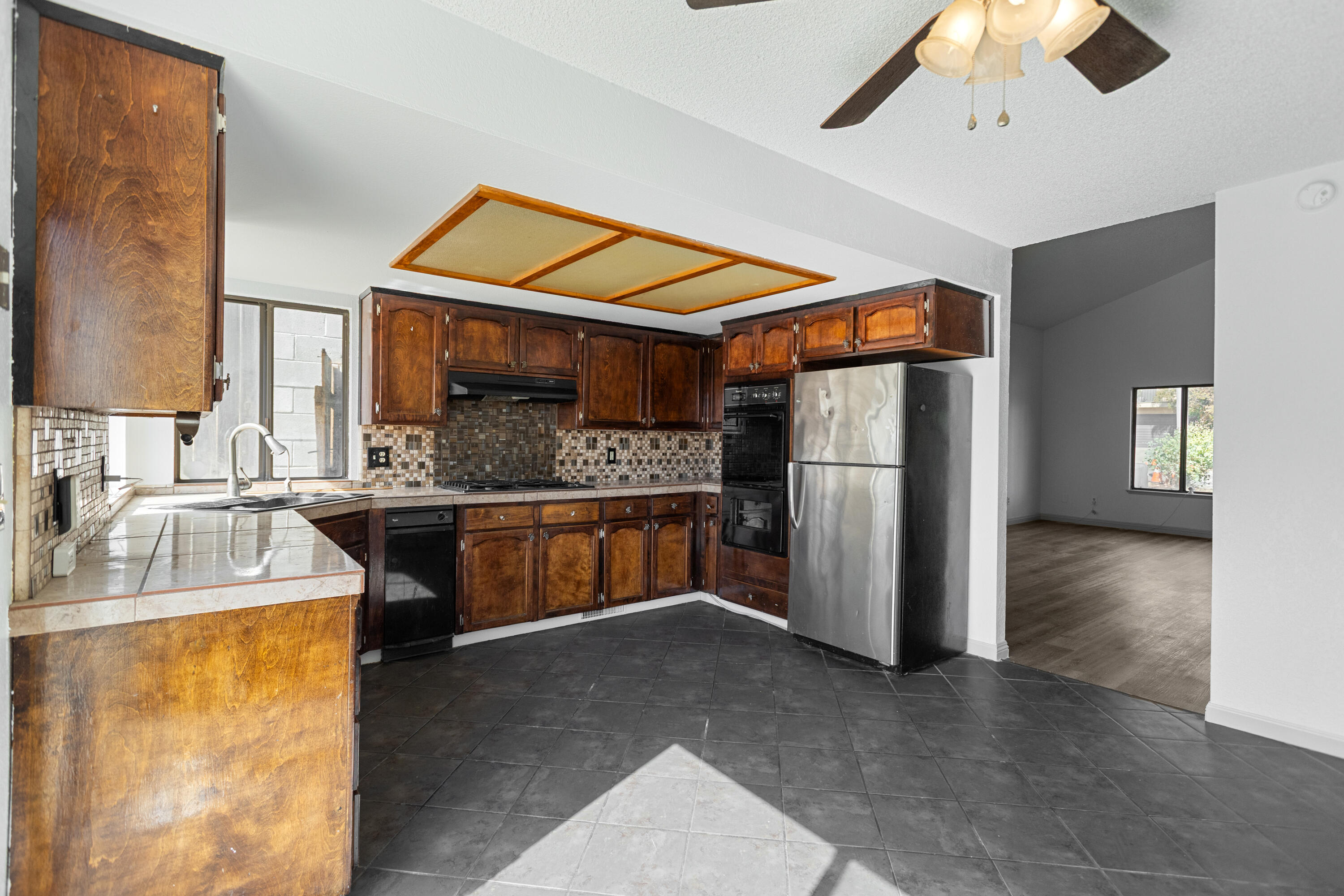 91 Heatherwood Ct, Porterville, CA 93257