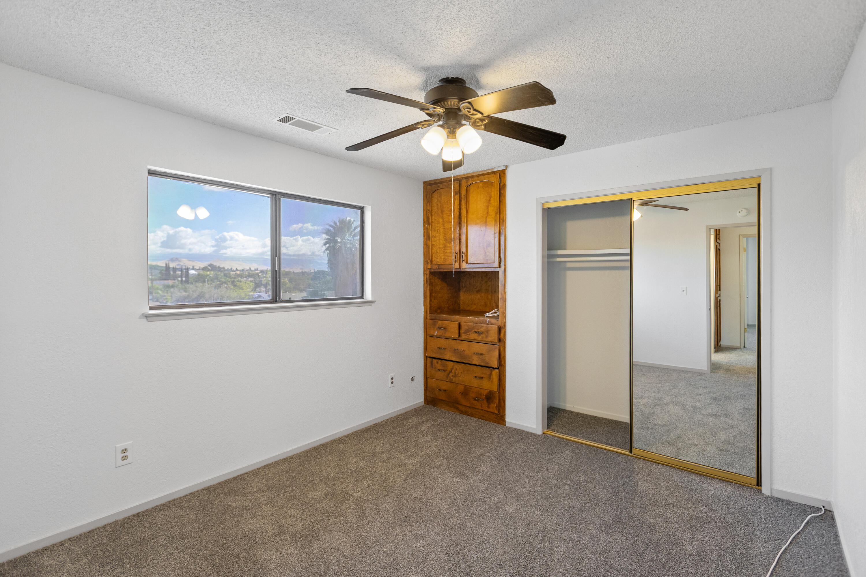 91 Heatherwood Ct, Porterville, CA 93257