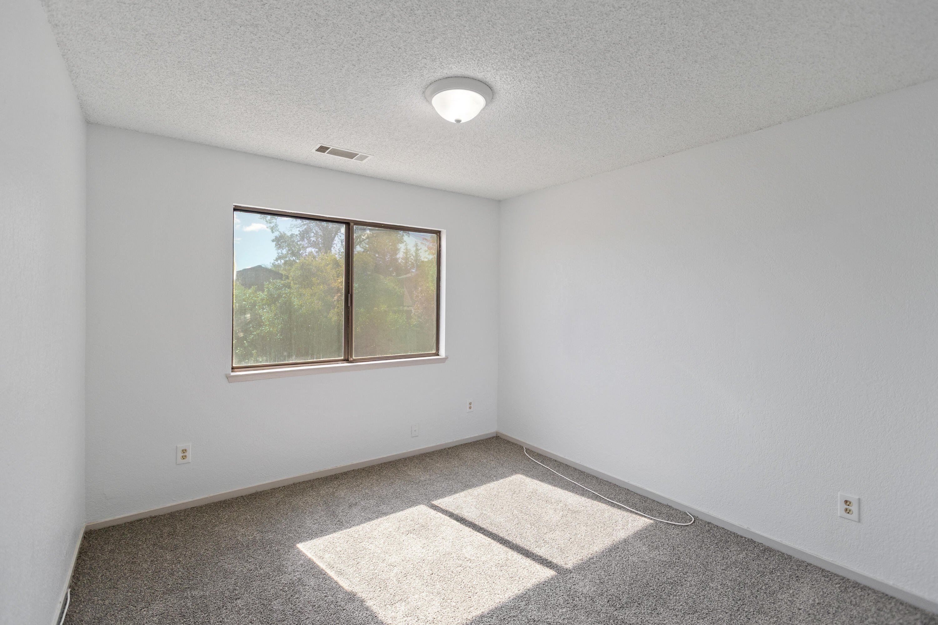 91 Heatherwood Ct, Porterville, CA 93257