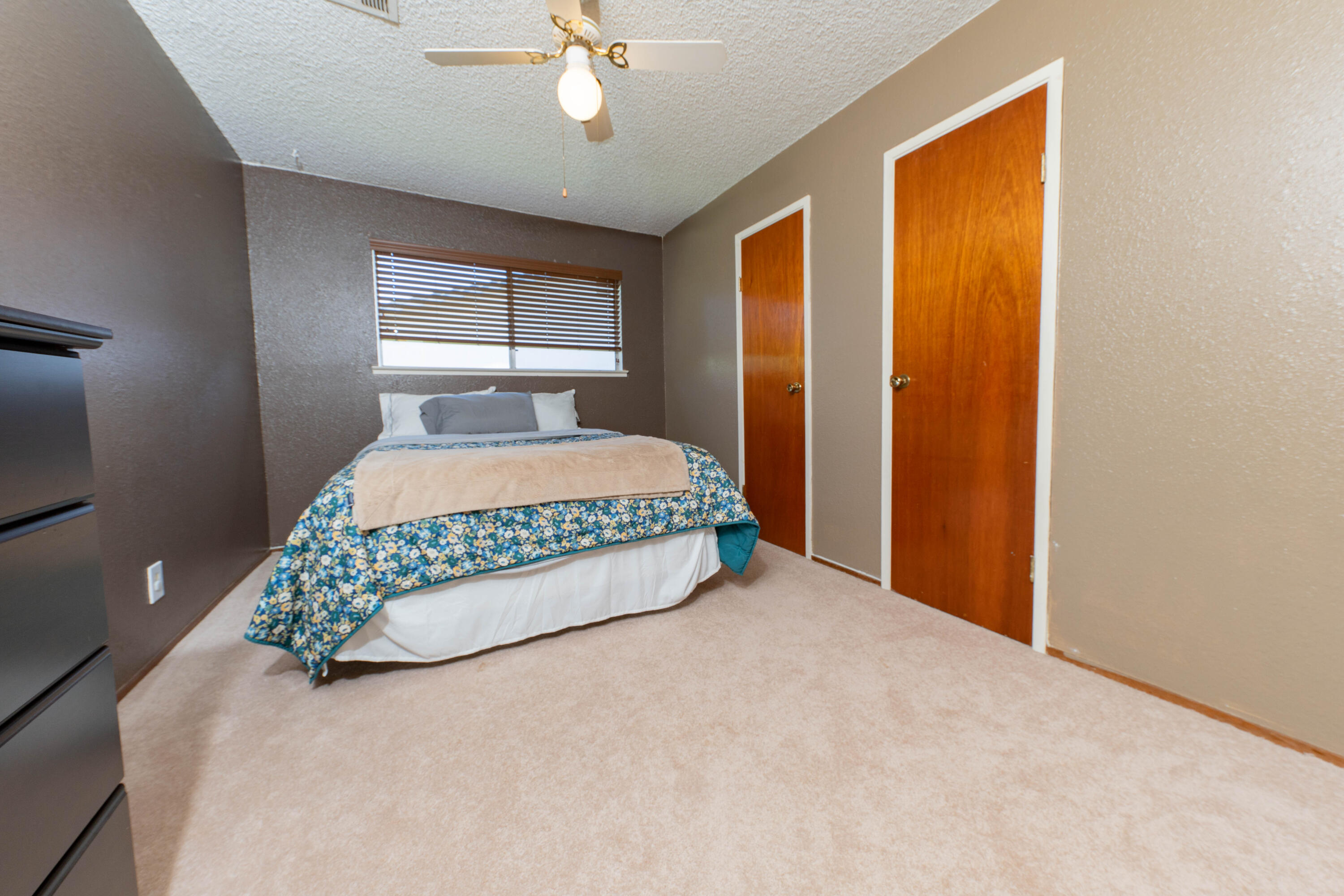 876 Daphne Ln, Lemoore, CA 93245