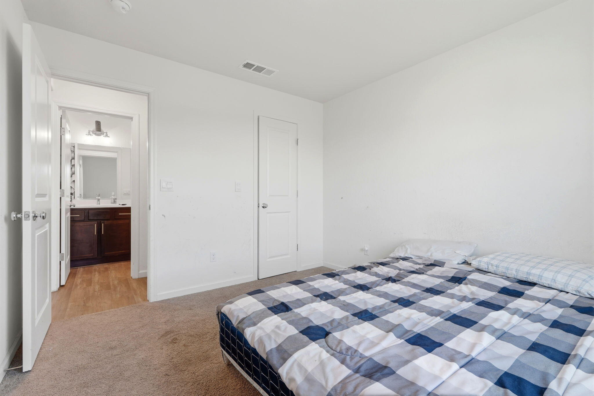 2456 Wolf Creek Pl, Tulare, CA 93274