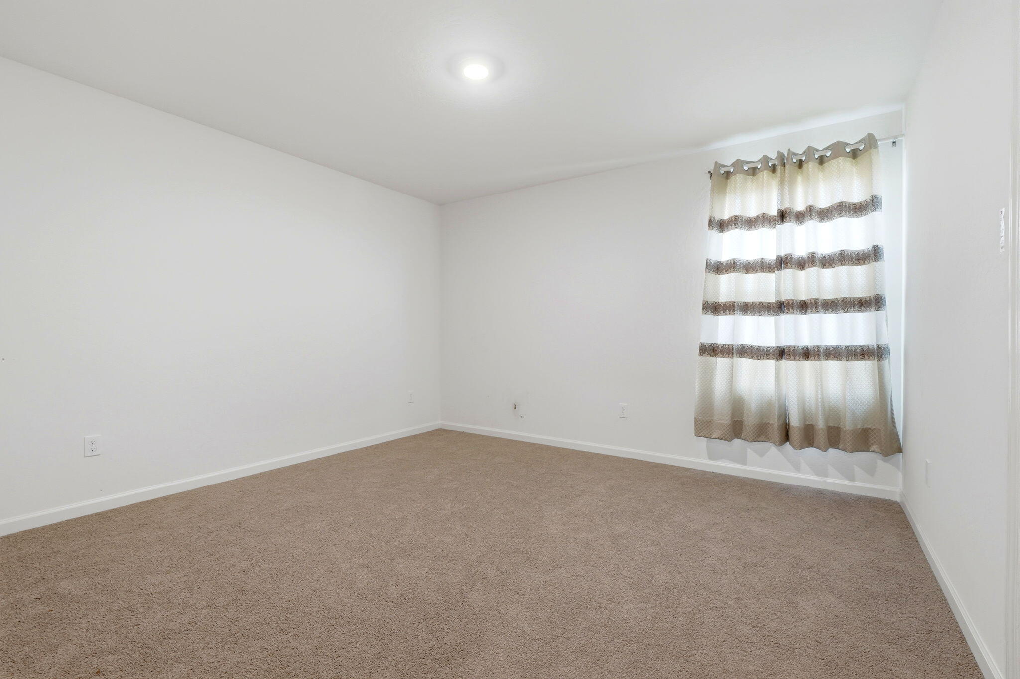 2456 Wolf Creek Pl, Tulare, CA 93274