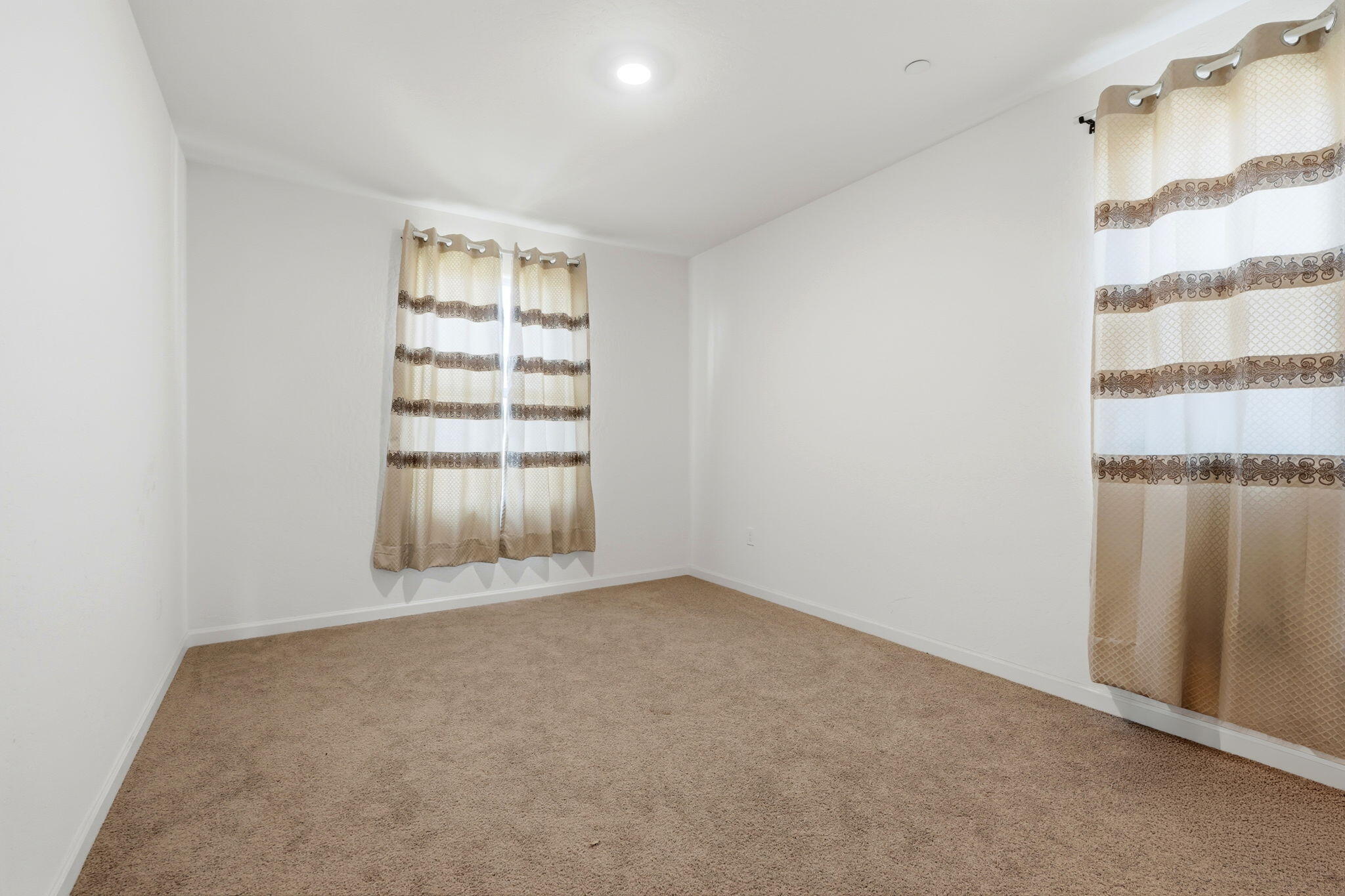 2456 Wolf Creek Pl, Tulare, CA 93274