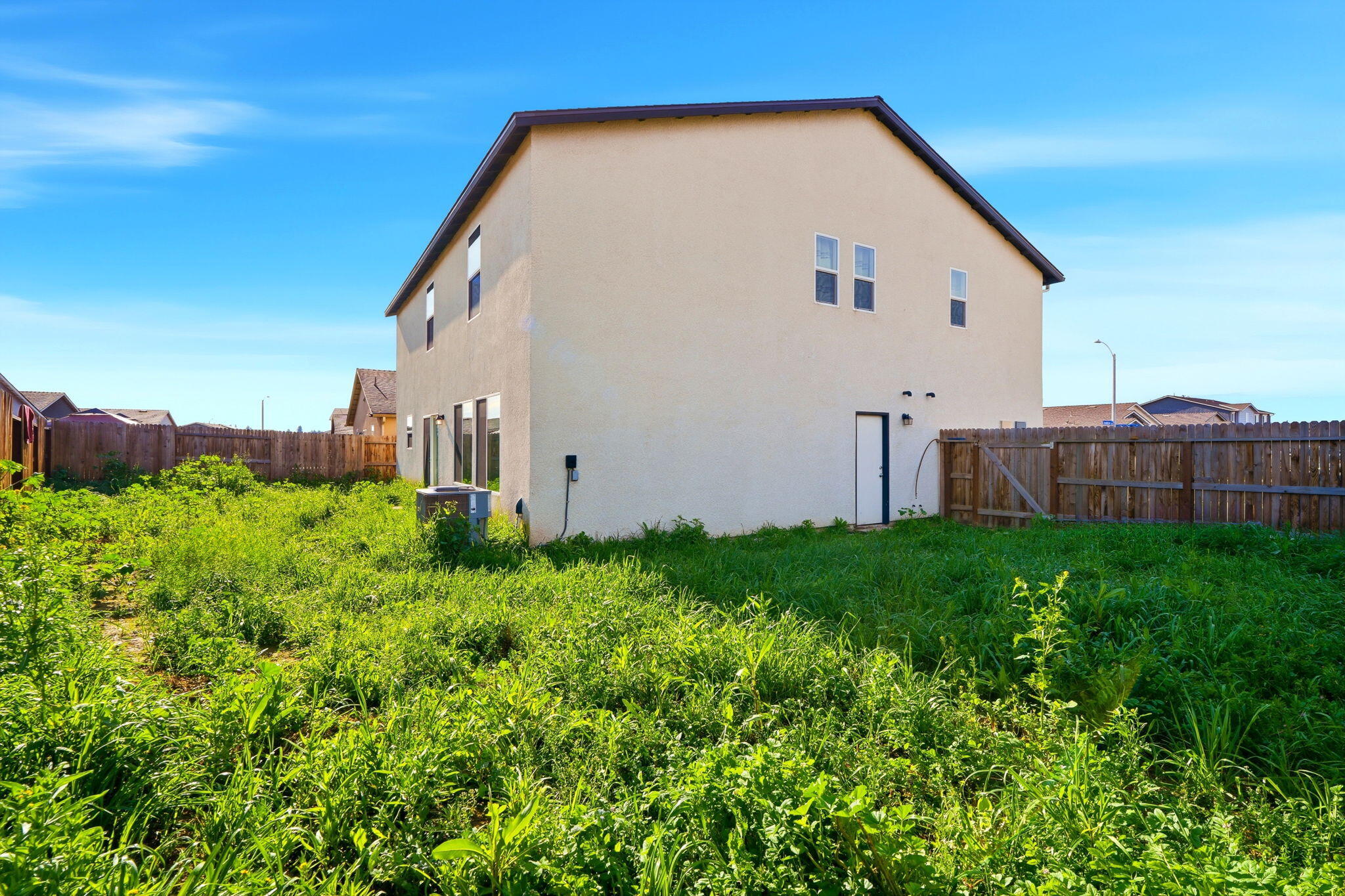 2456 Wolf Creek Pl, Tulare, CA 93274