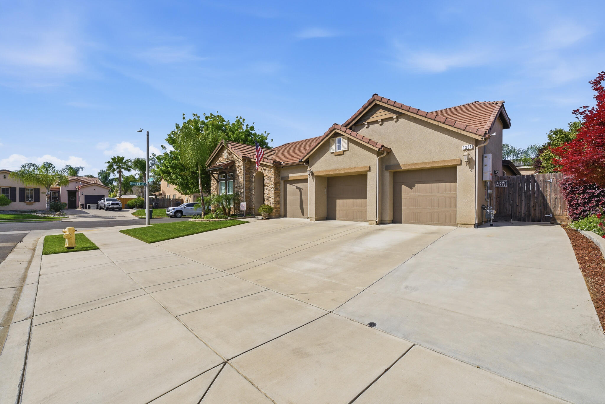 1301 N University Ct, Visalia, CA 93291