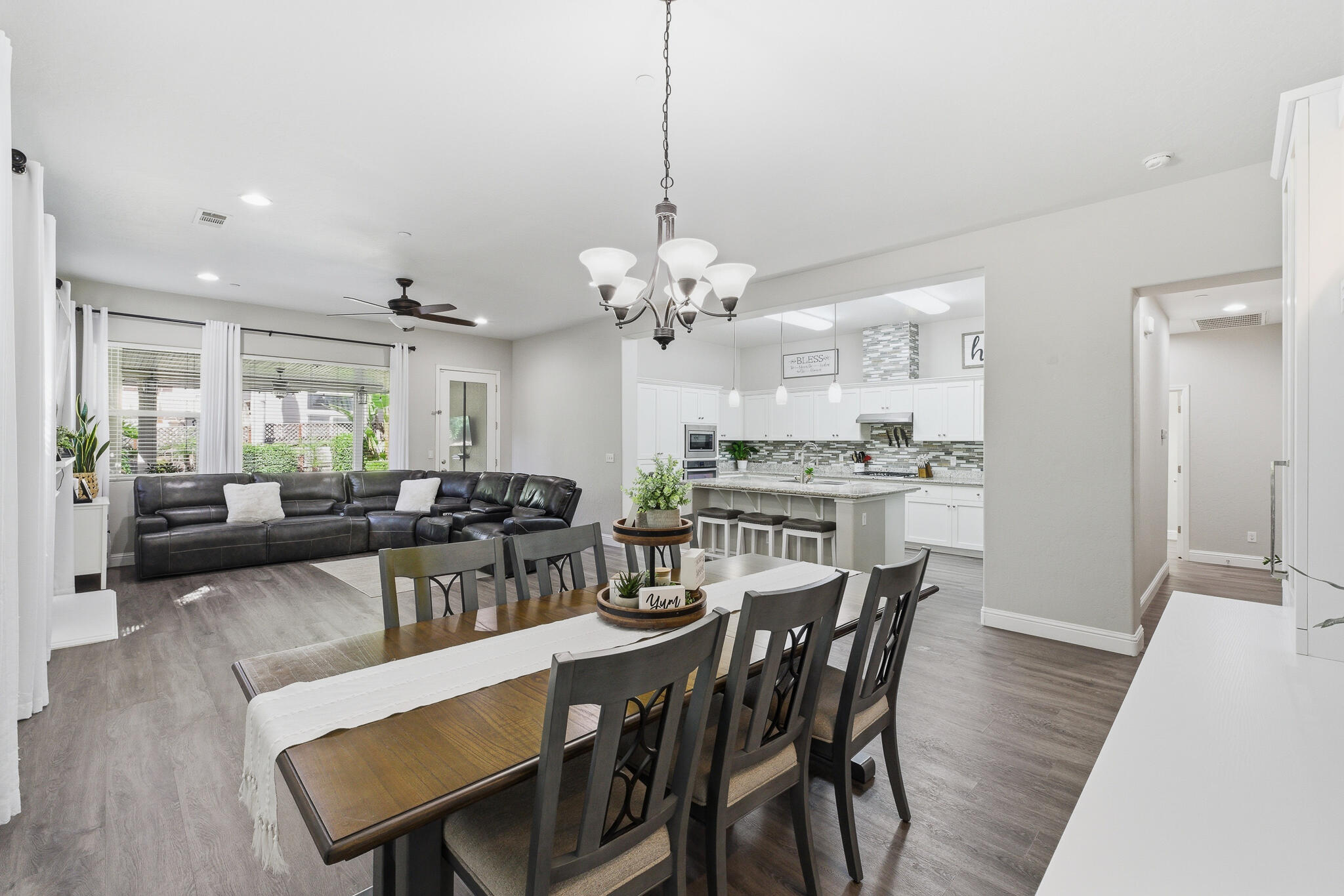 1301 N University Ct, Visalia, CA 93291