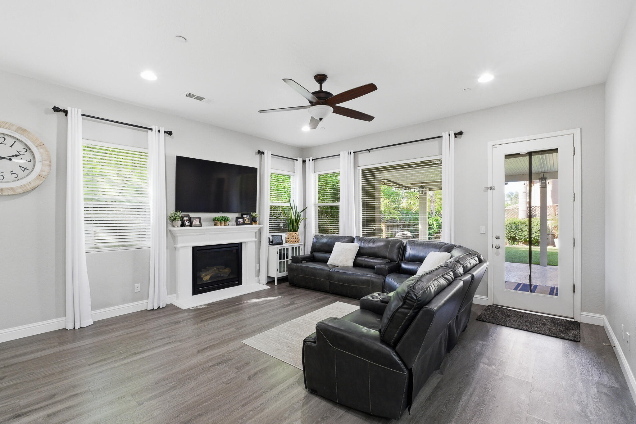 1301 N University Ct, Visalia, CA 93291