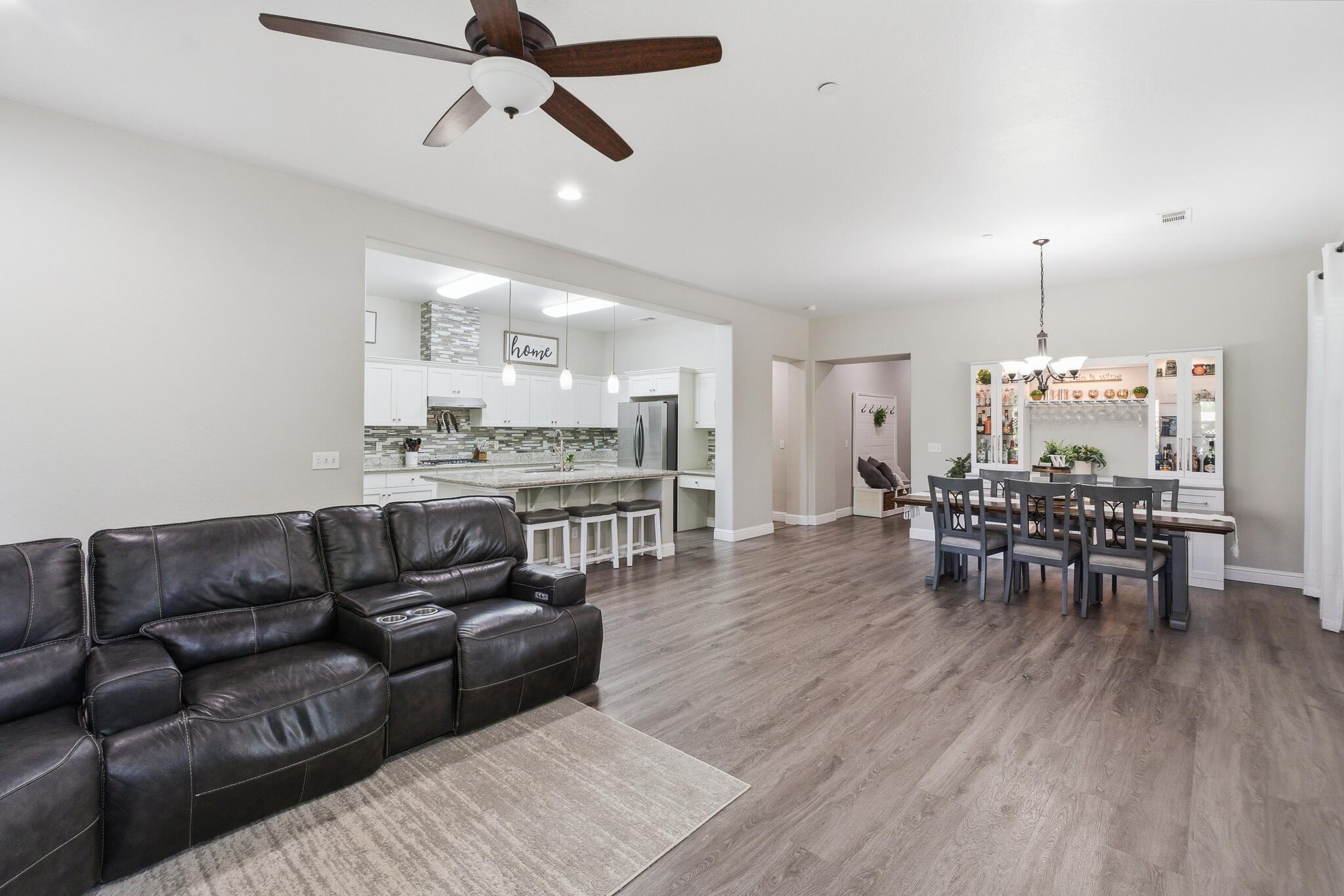 1301 N University Ct, Visalia, CA 93291