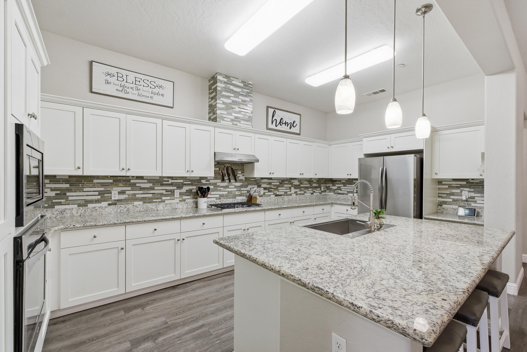 1301 N University Ct, Visalia, CA 93291