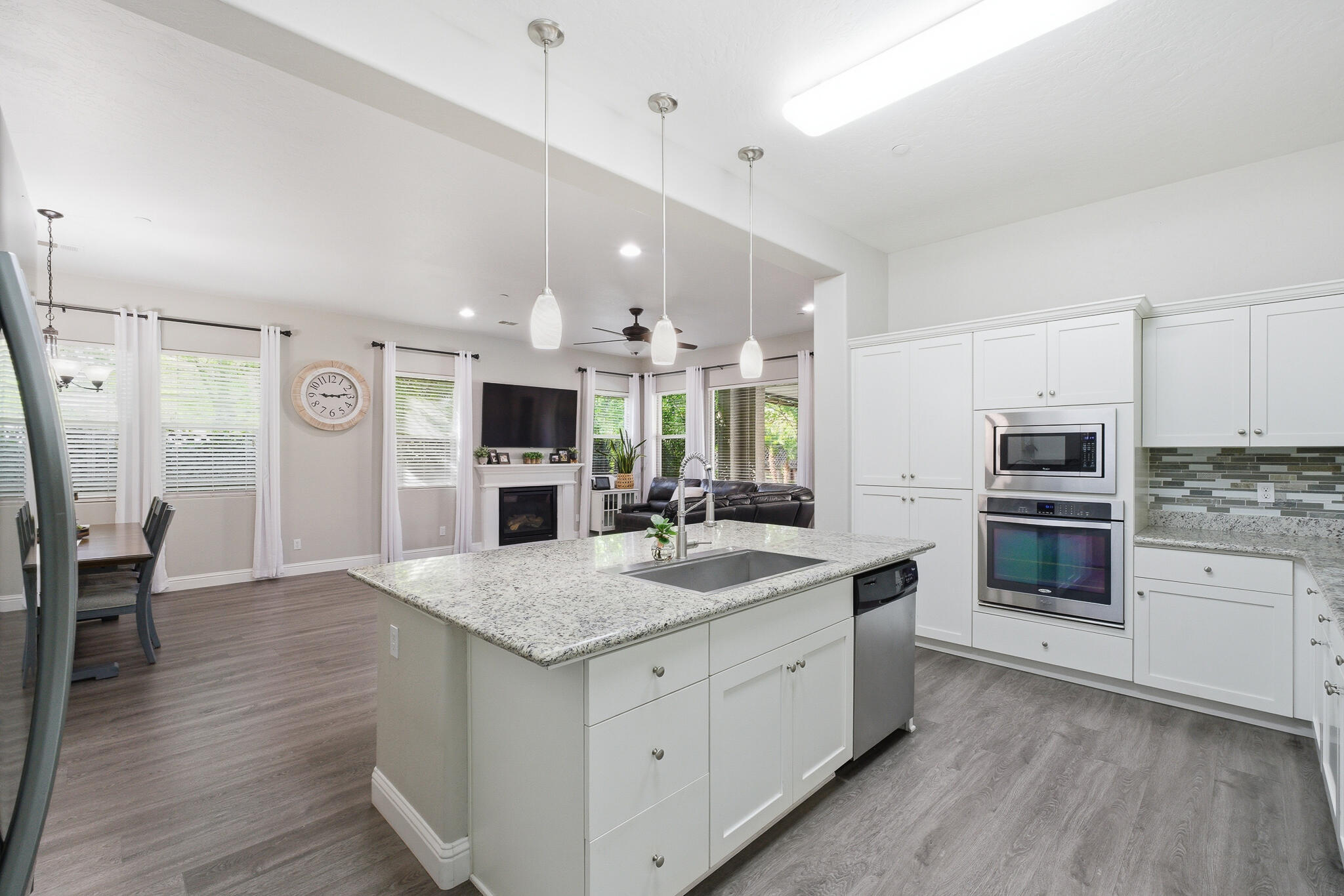 1301 N University Ct, Visalia, CA 93291