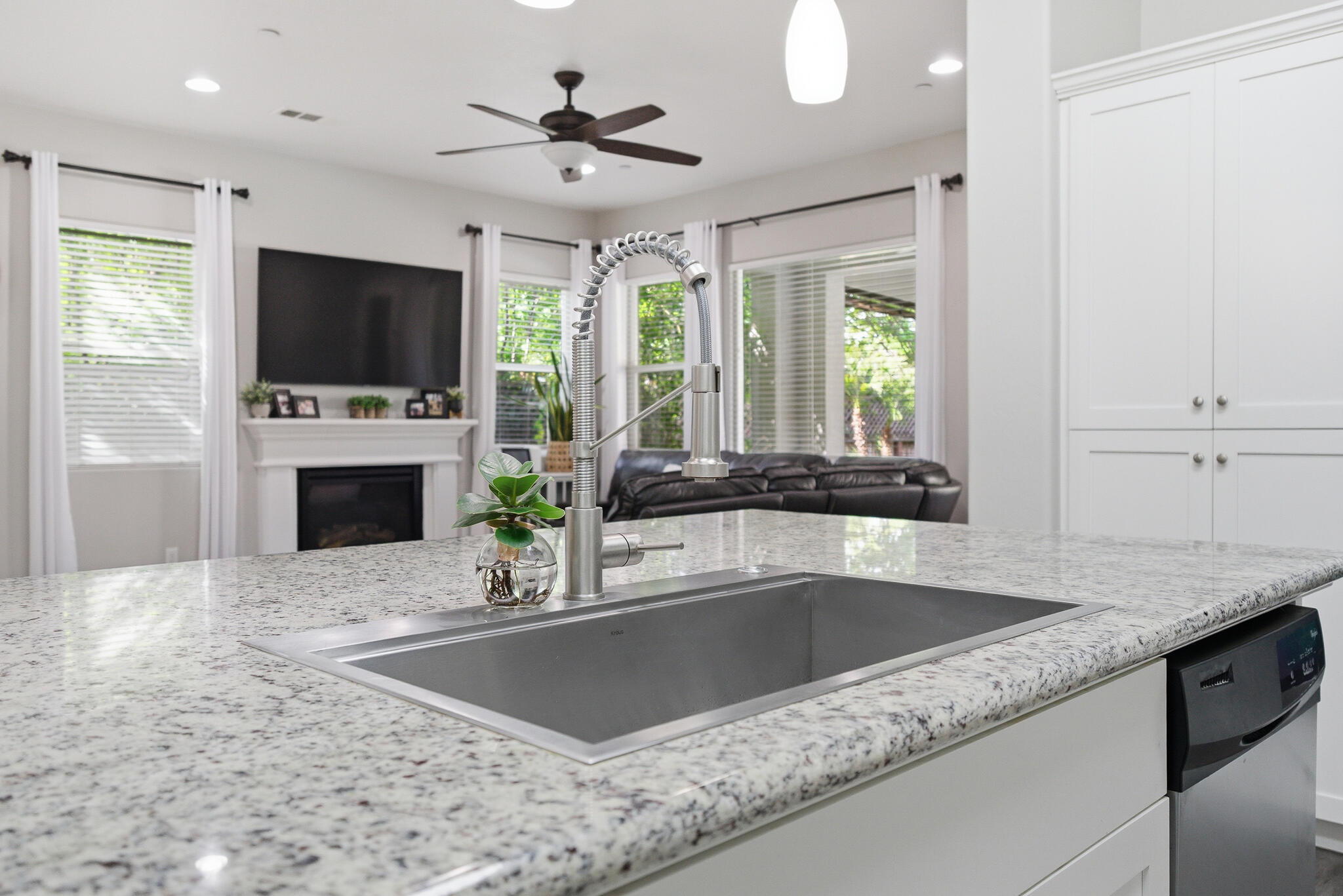 1301 N University Ct, Visalia, CA 93291