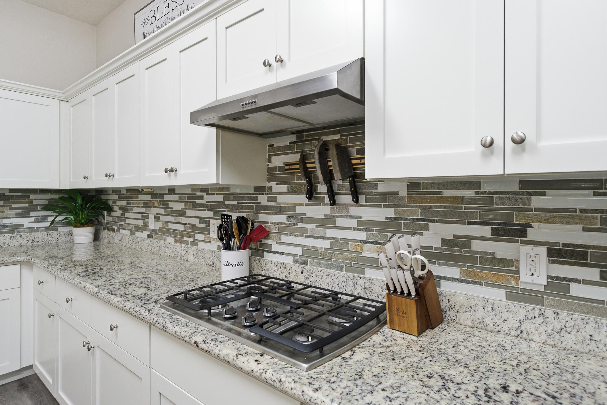 1301 N University Ct, Visalia, CA 93291